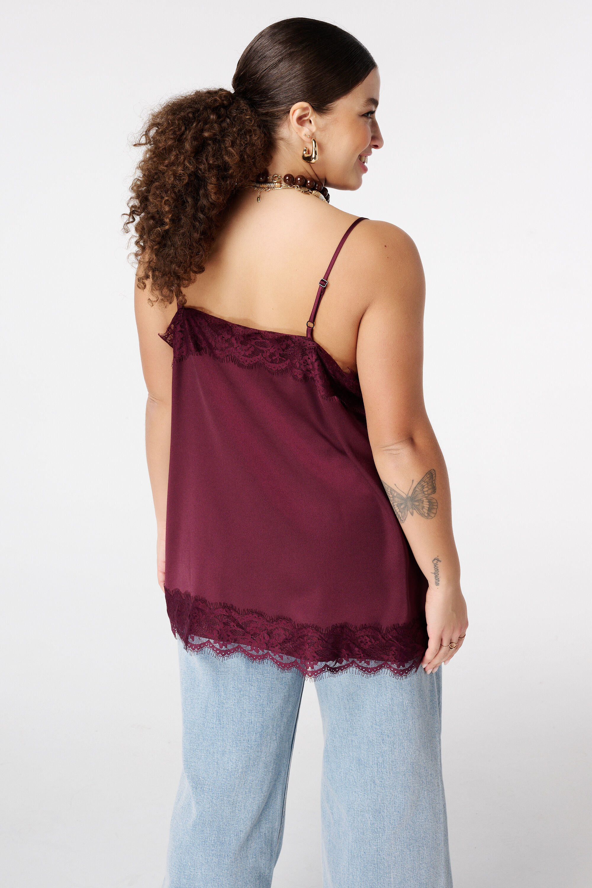 Blusa espagueti con encaje image number 3