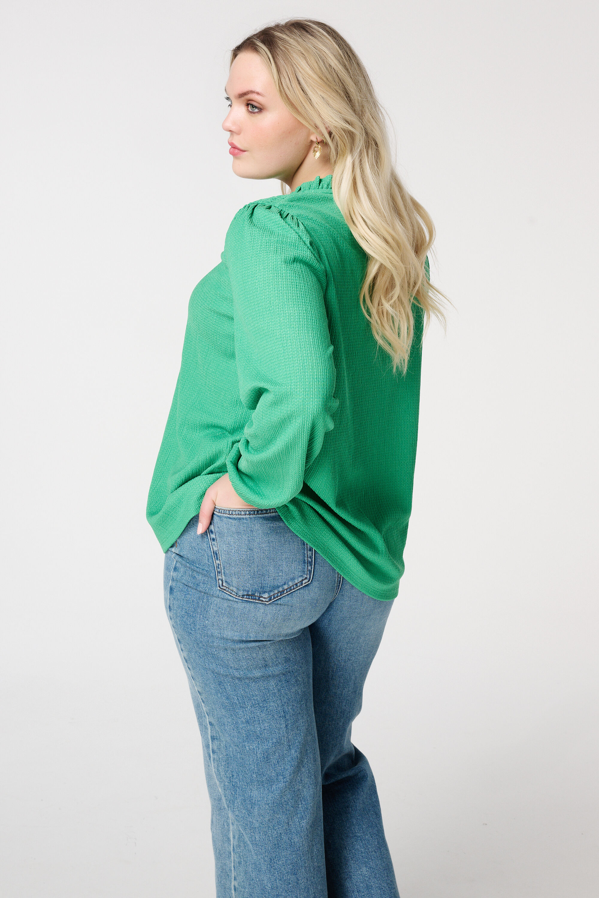 Top con textura con volantes image number 3