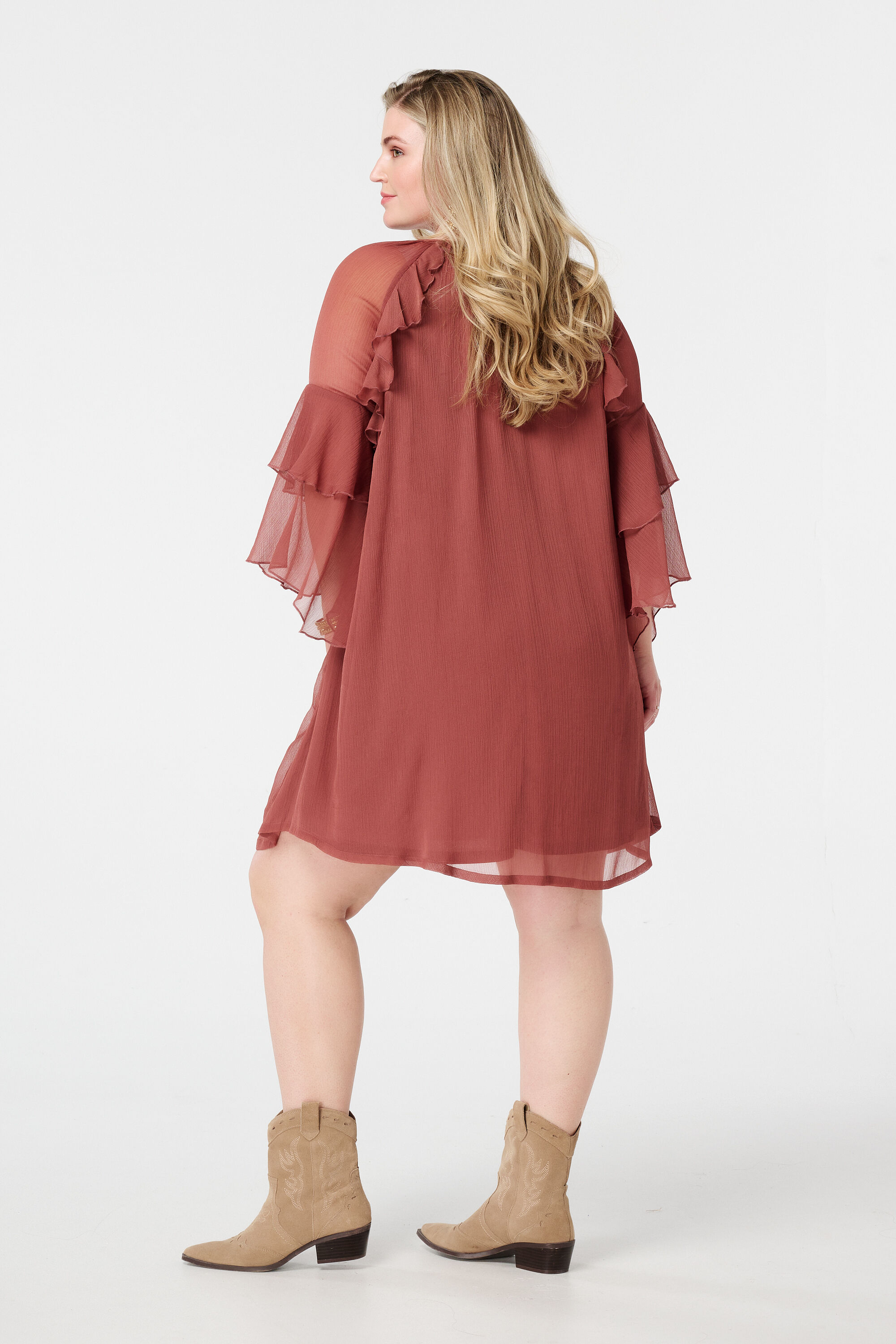 Vestido con volantes image number 3