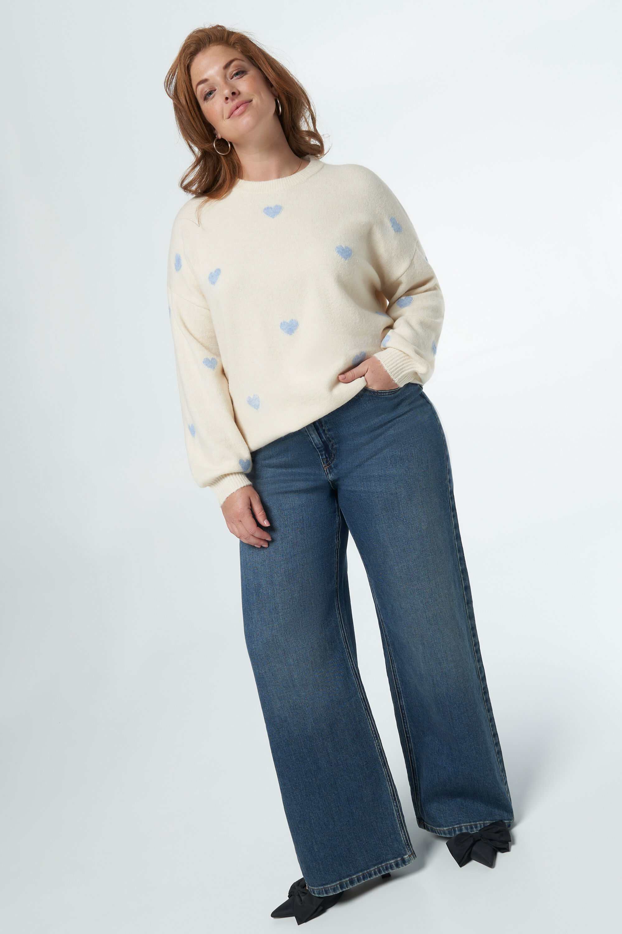 Su&eacute;ter con patr&oacute;n de corazones image number 5