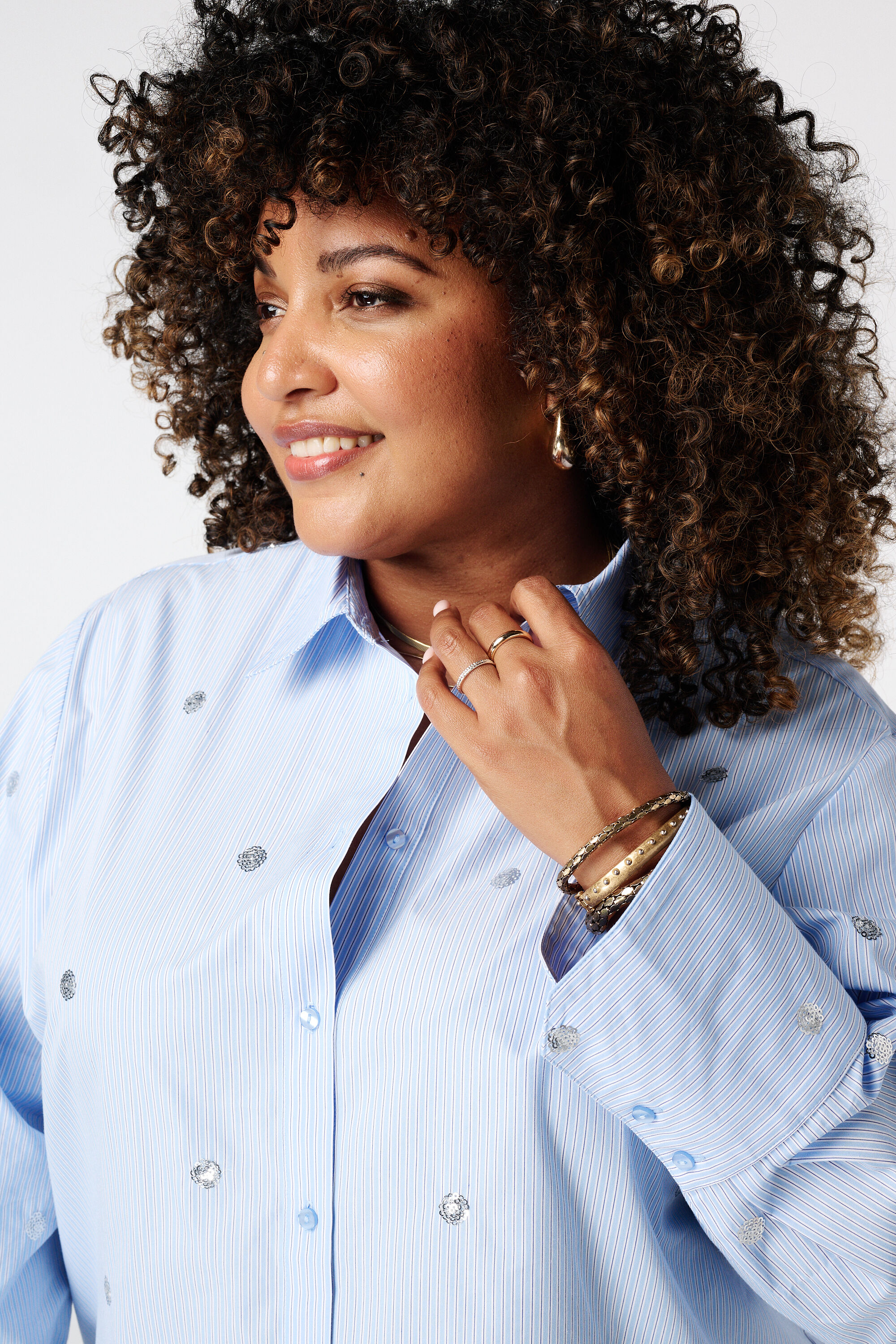 Blusa de rayas con perlas image number 4
