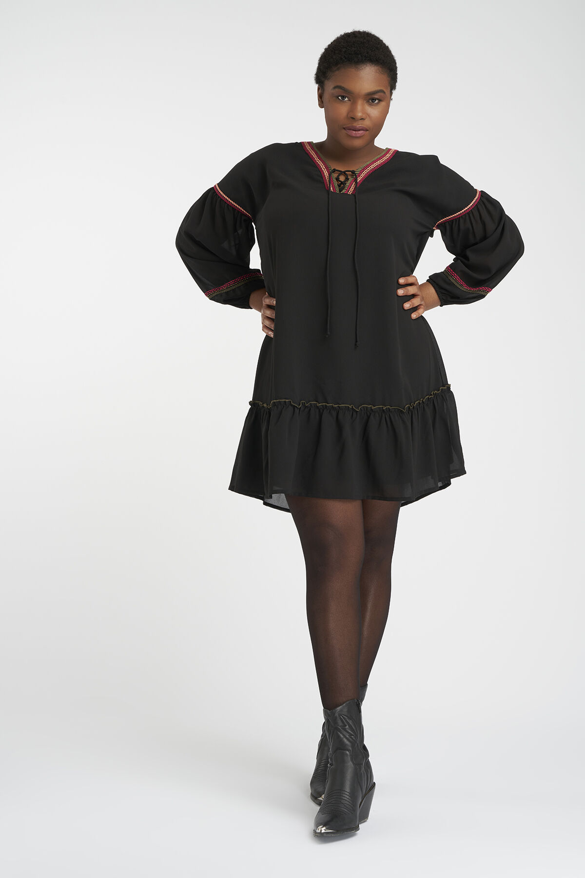 Vestido con detalle bordado image number 6