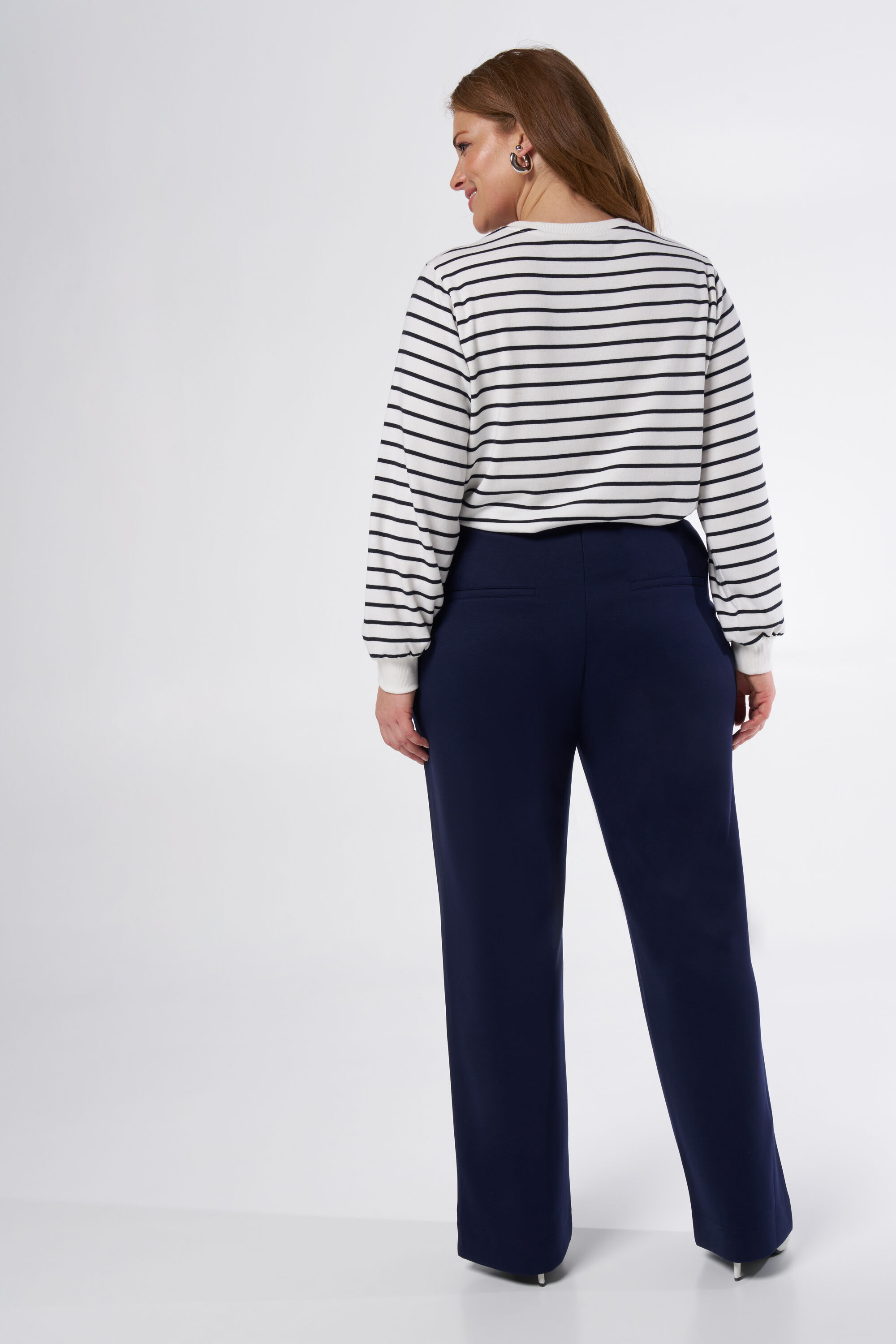 Vaqueros con pespunte decorativo  image number 3