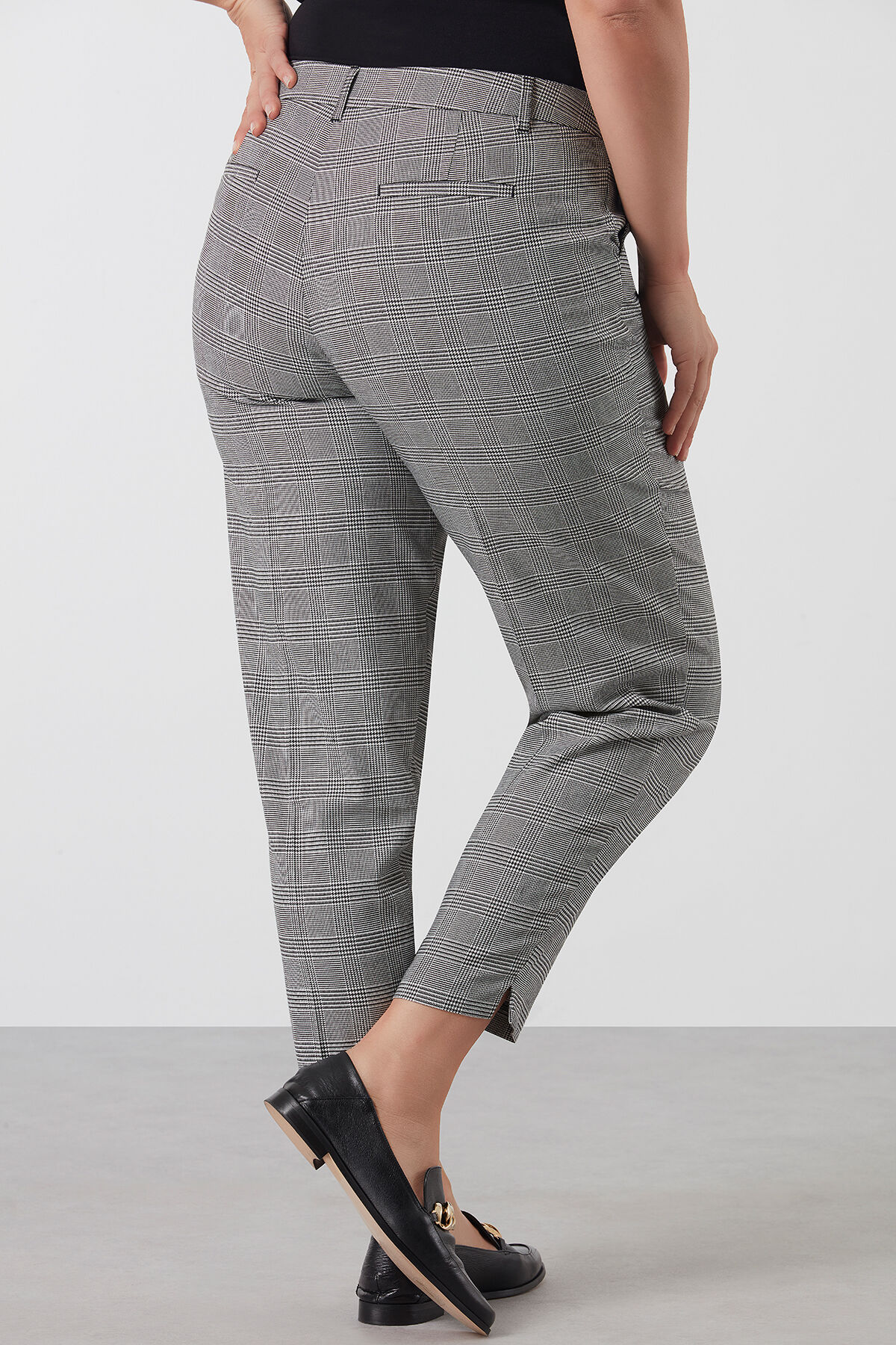 Pantalones de cuadros image number 3