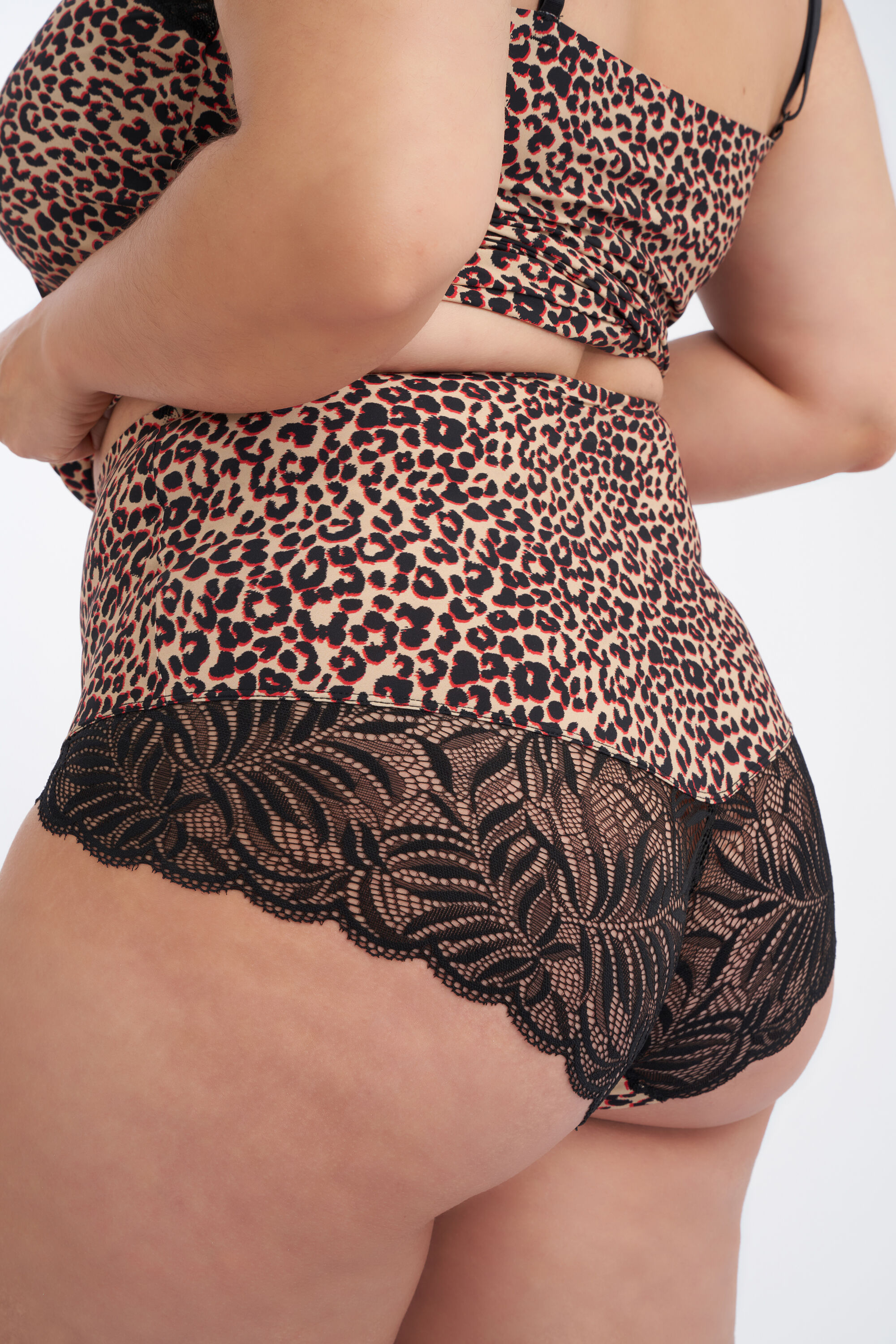 Braguitas de talle alto  image number 7