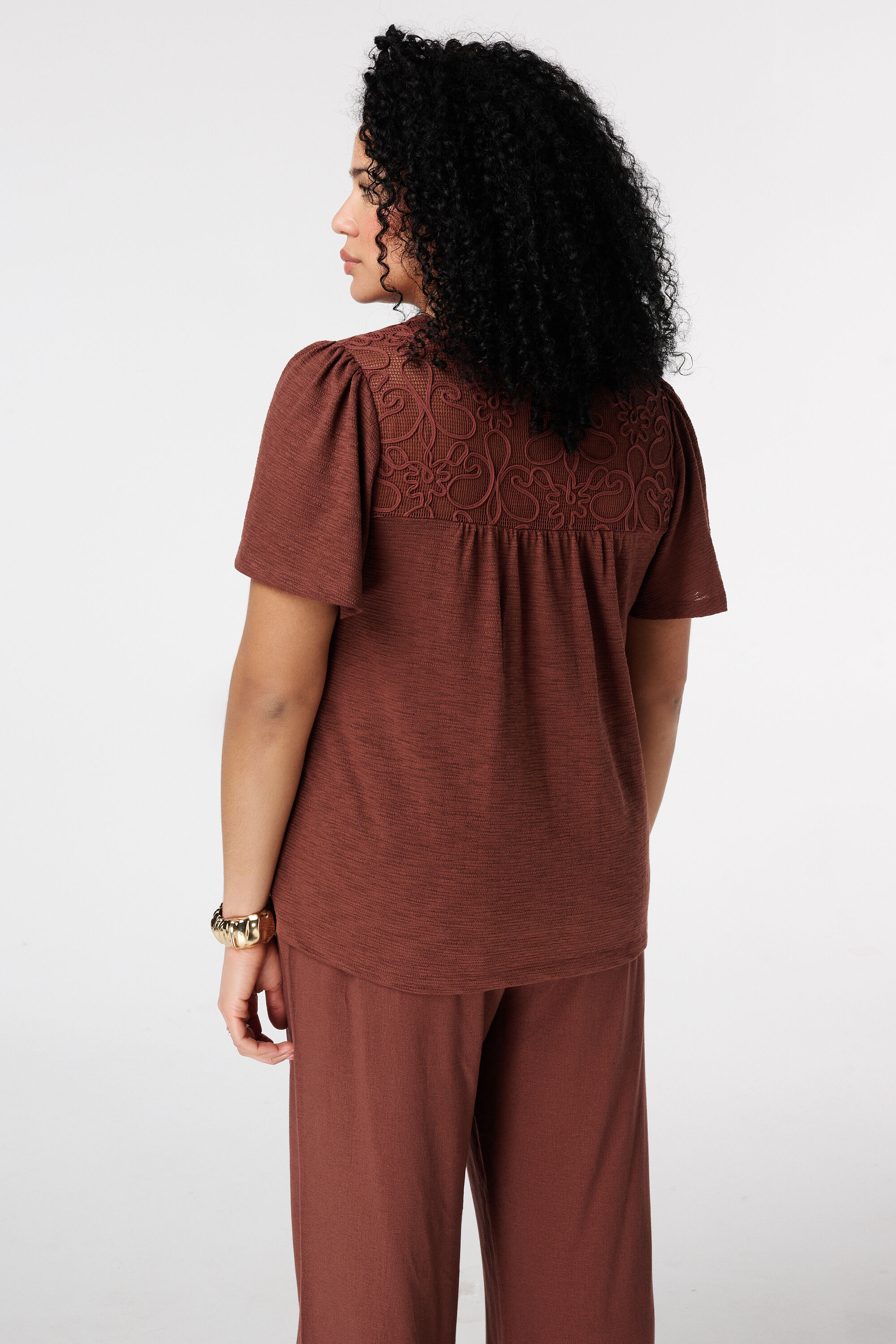 Top con mangas mariposa image number 3