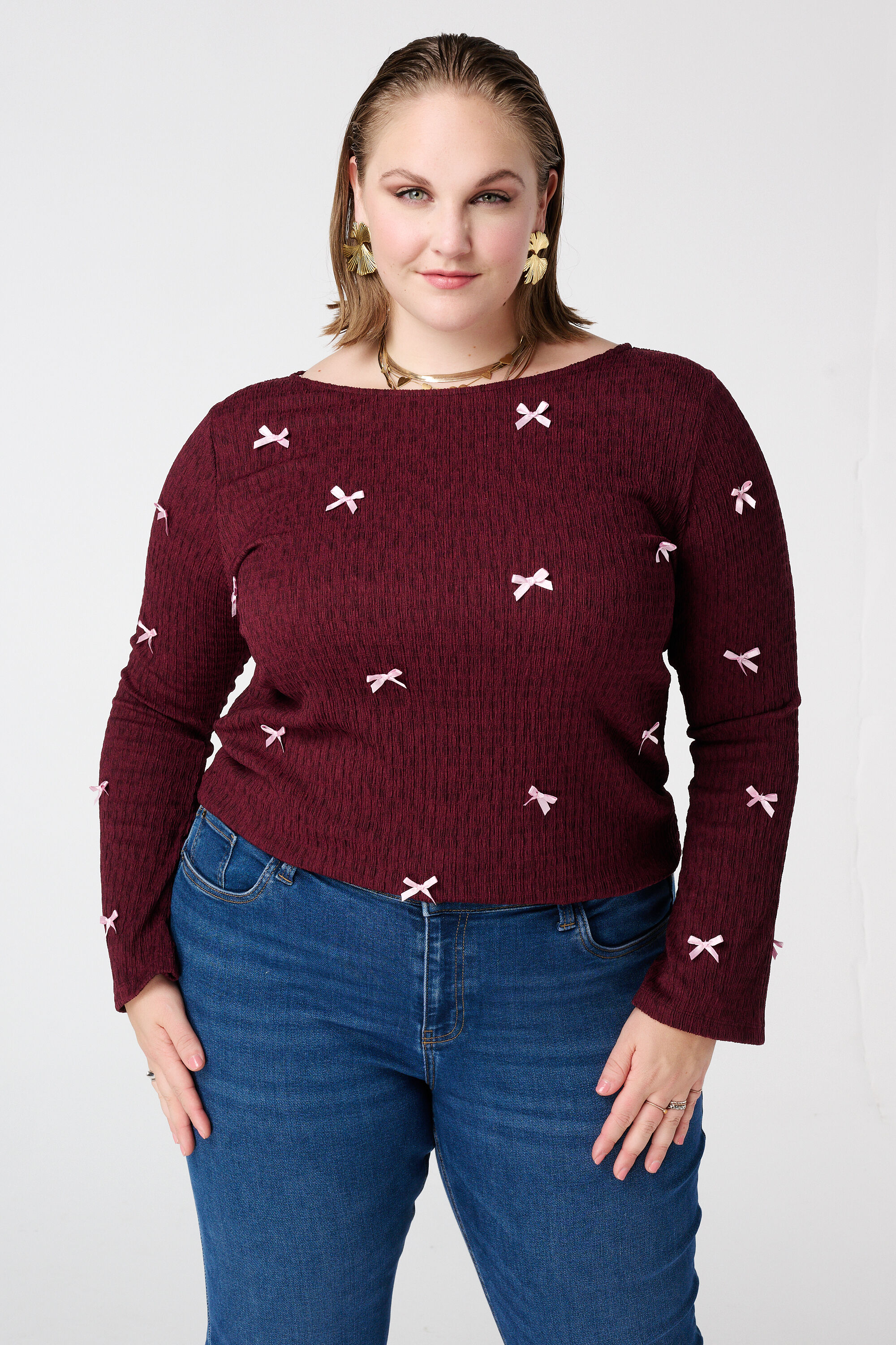 Top con detalles de lazos