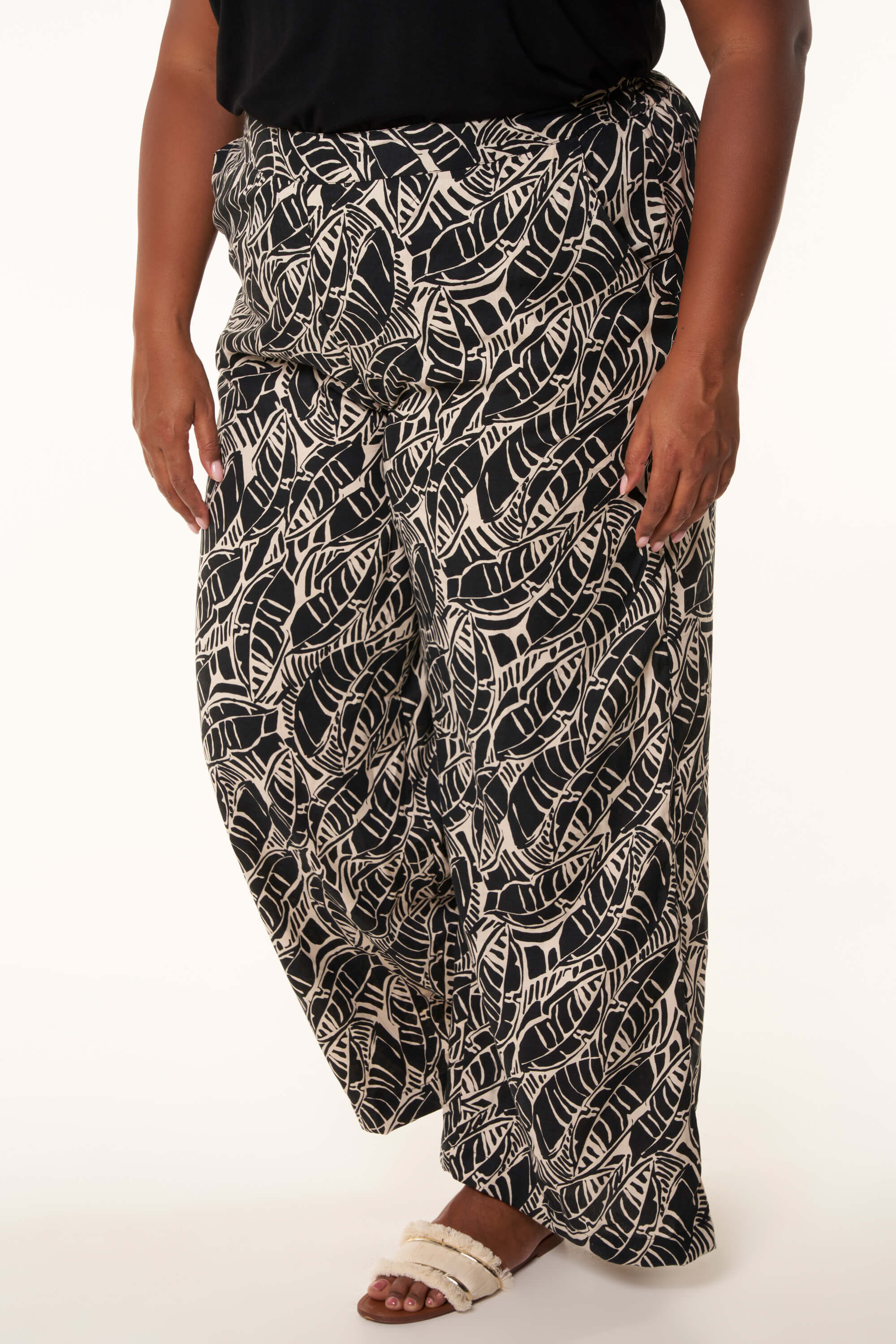 Pantalones de pernera ancha image number 6