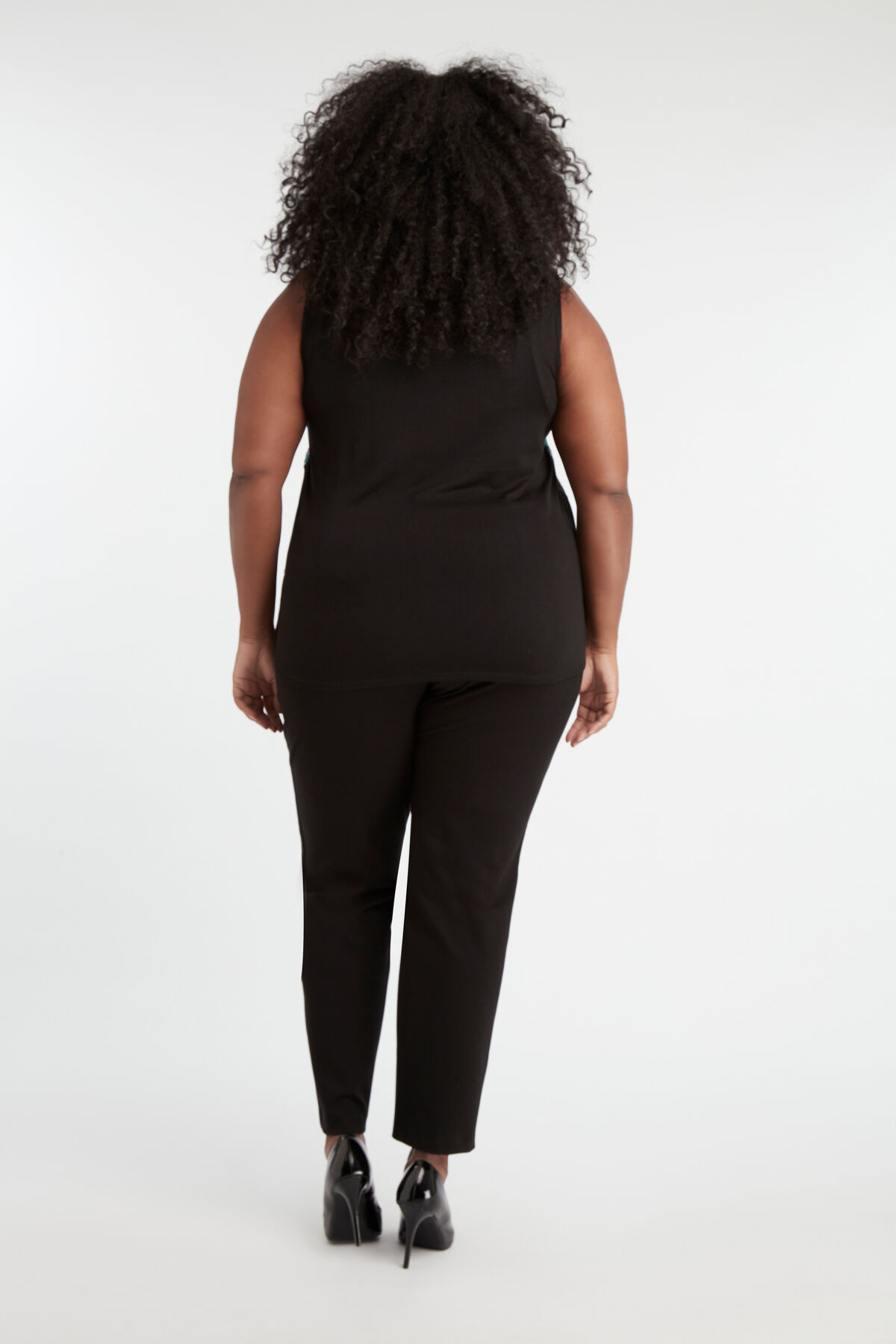 Top bordado image number 5