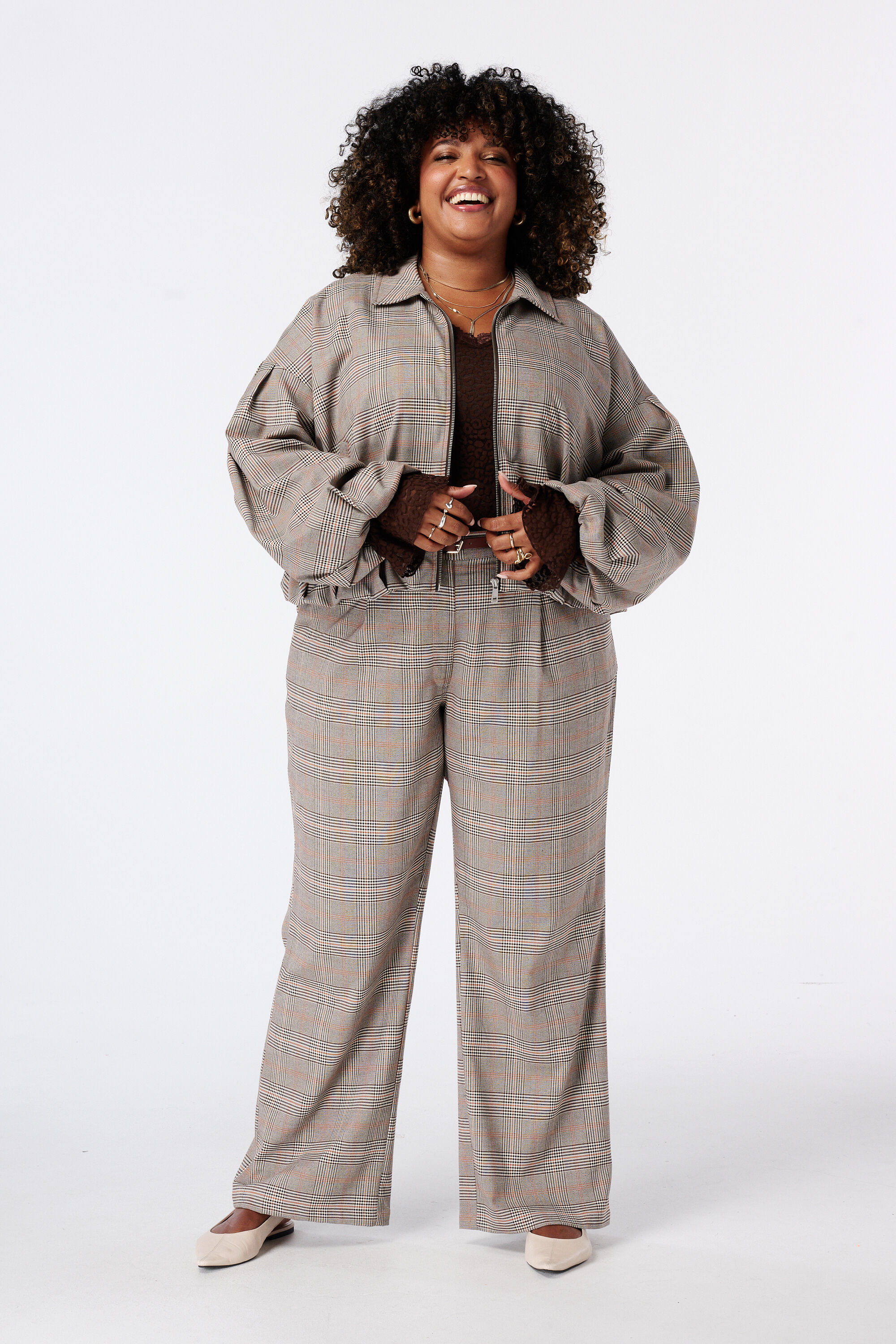 Pantal&oacute;n de cuadros con cintur&oacute;n