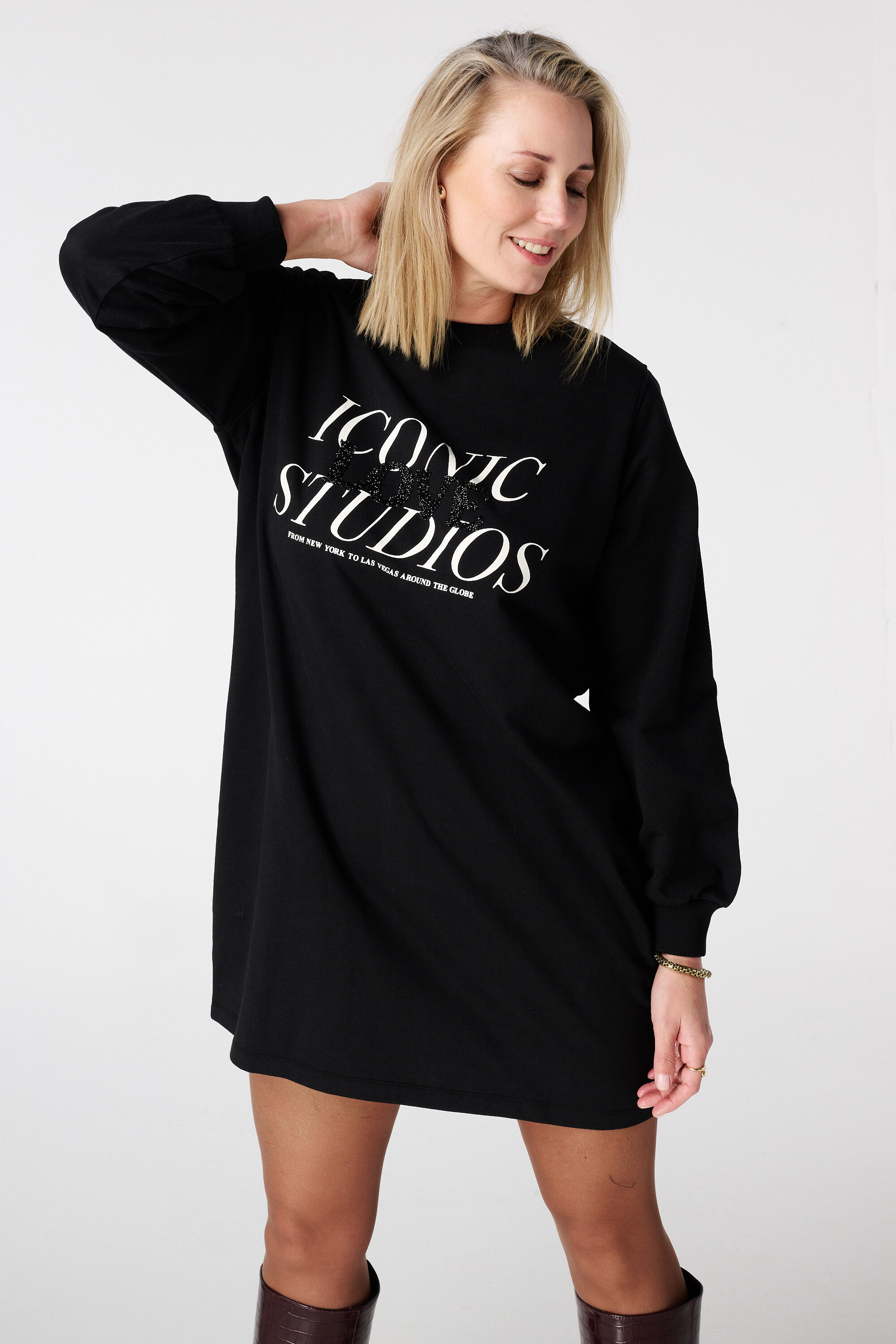 Vestido su&eacute;ter con texto con purpurina image number 5