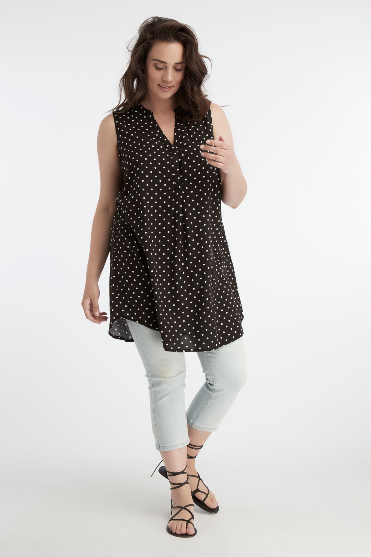 Blusa de encaje sin mangas image number 5