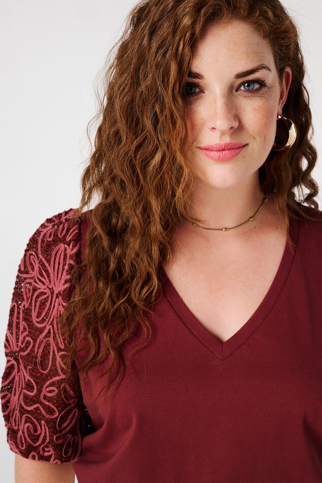 Camiseta con mangas bordadas image number 4