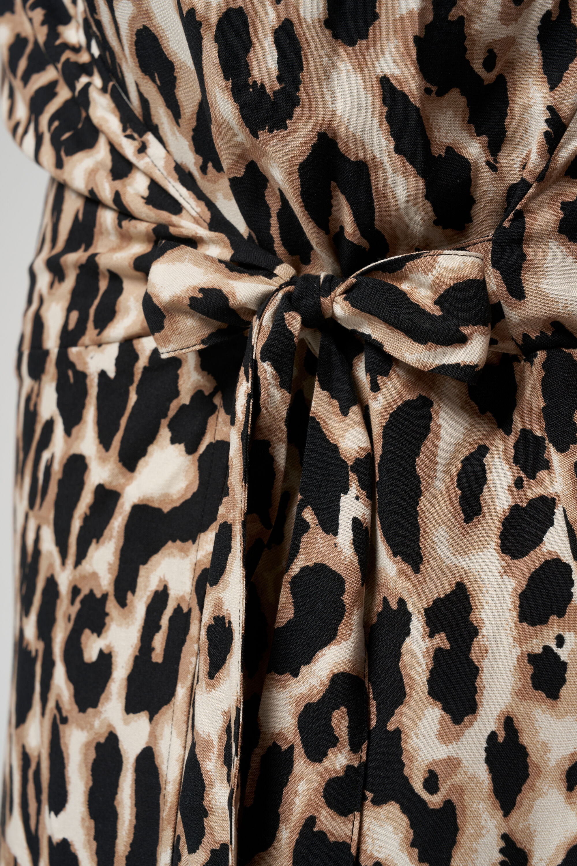 Vestido con estampado de pantera image number 4