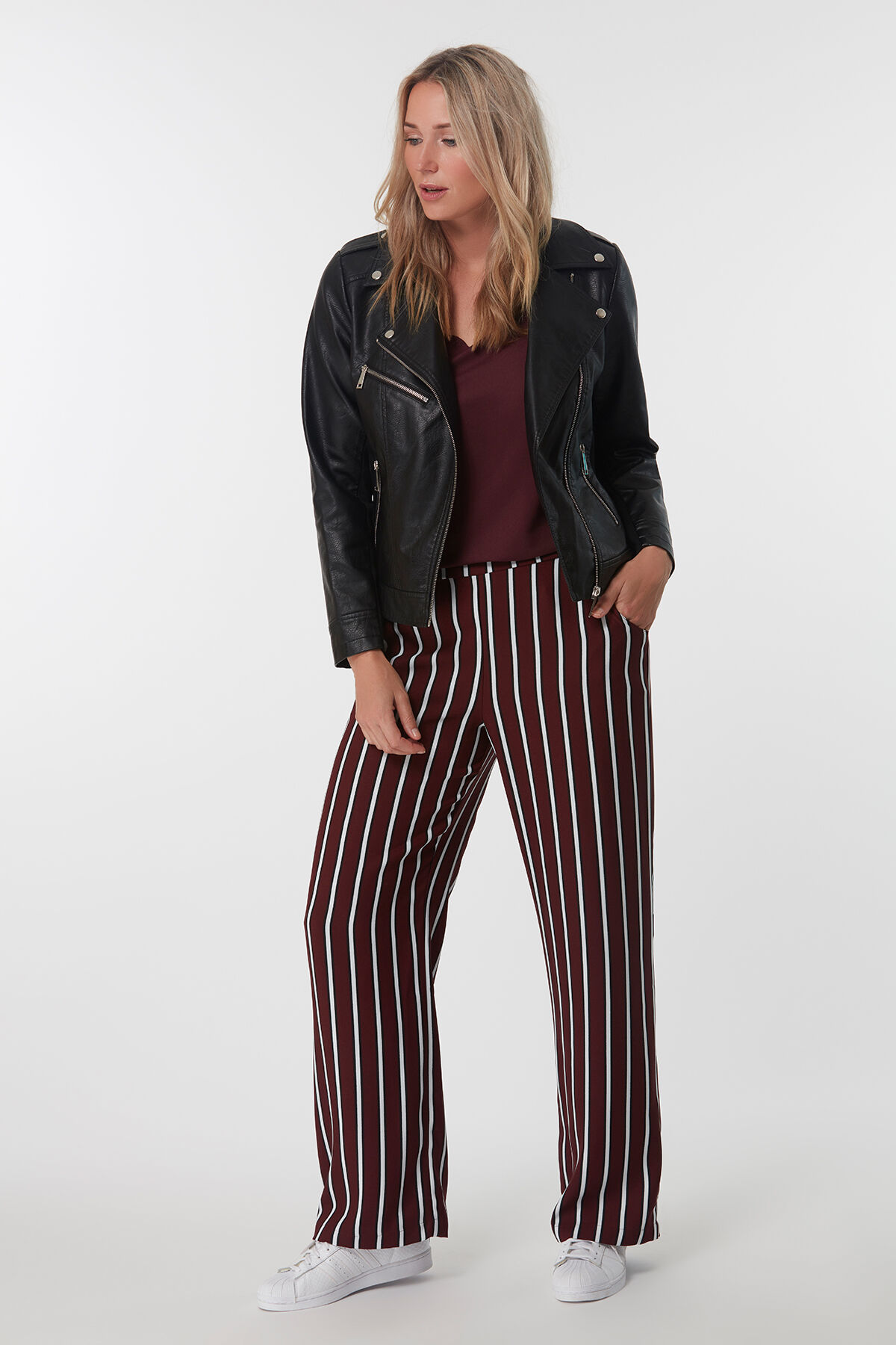 Pantalones anchos con raya image number 5