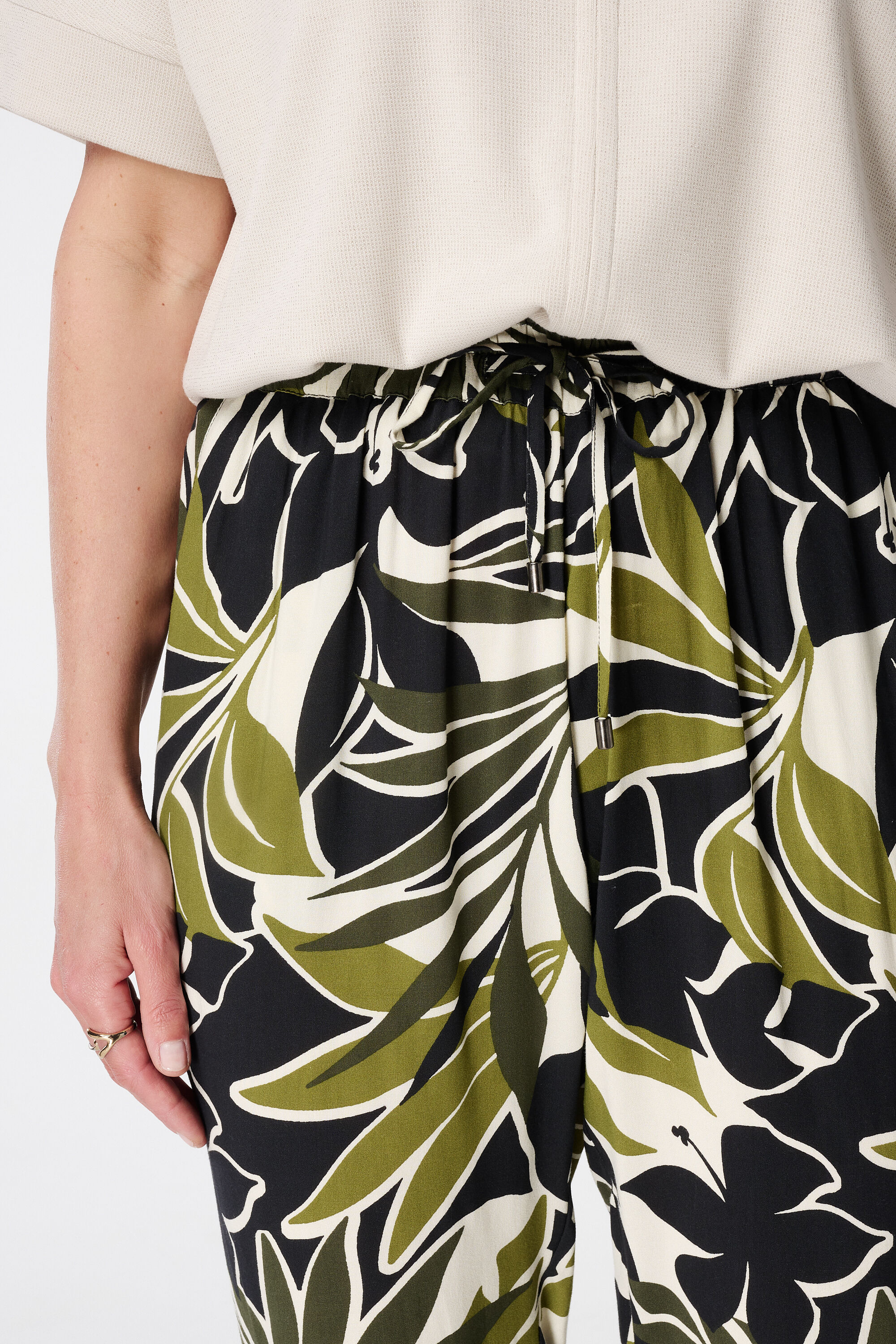 Pantal&oacute;n straight leg con estampado image number 4