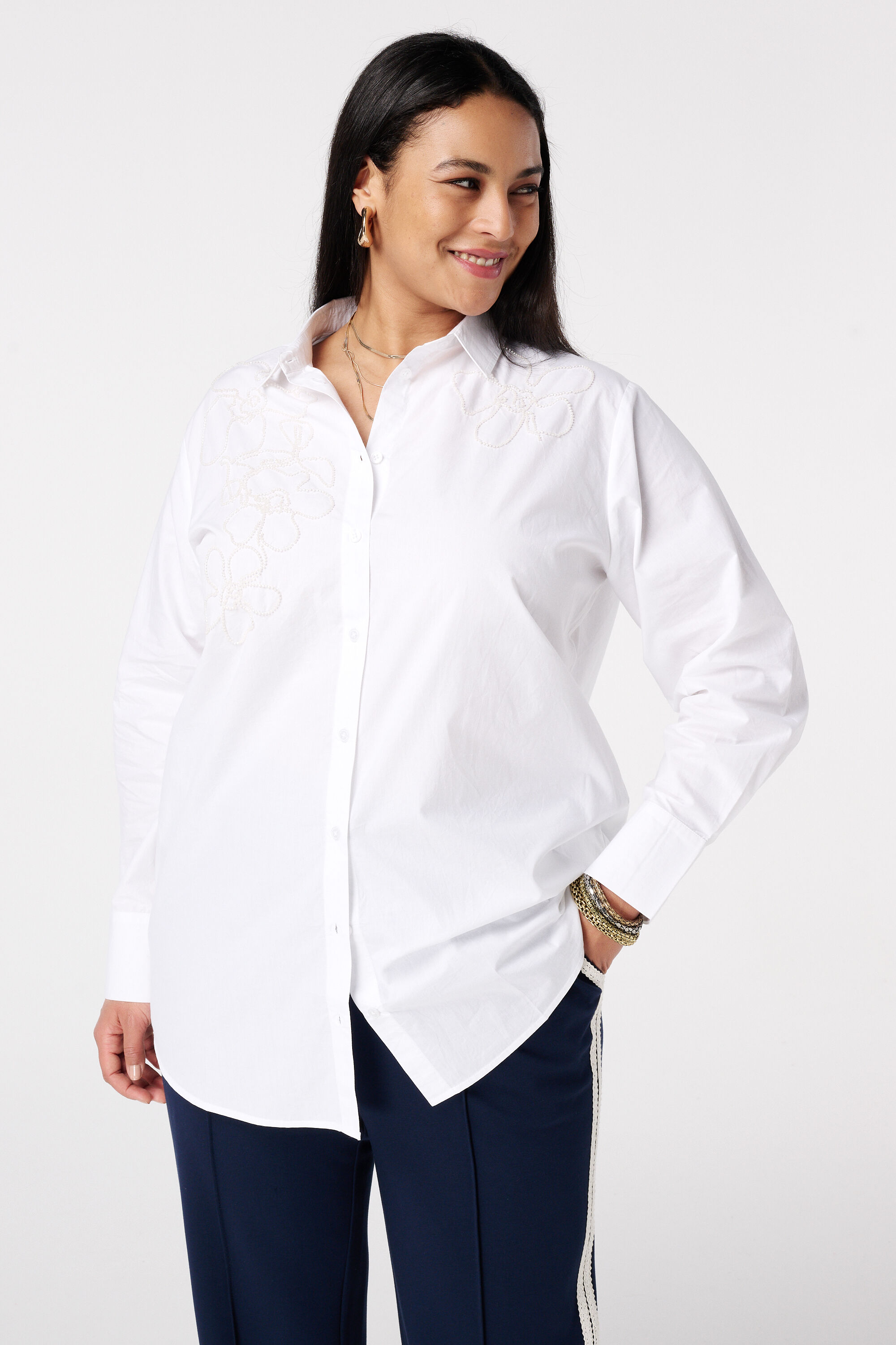 Blusa larga con perlas