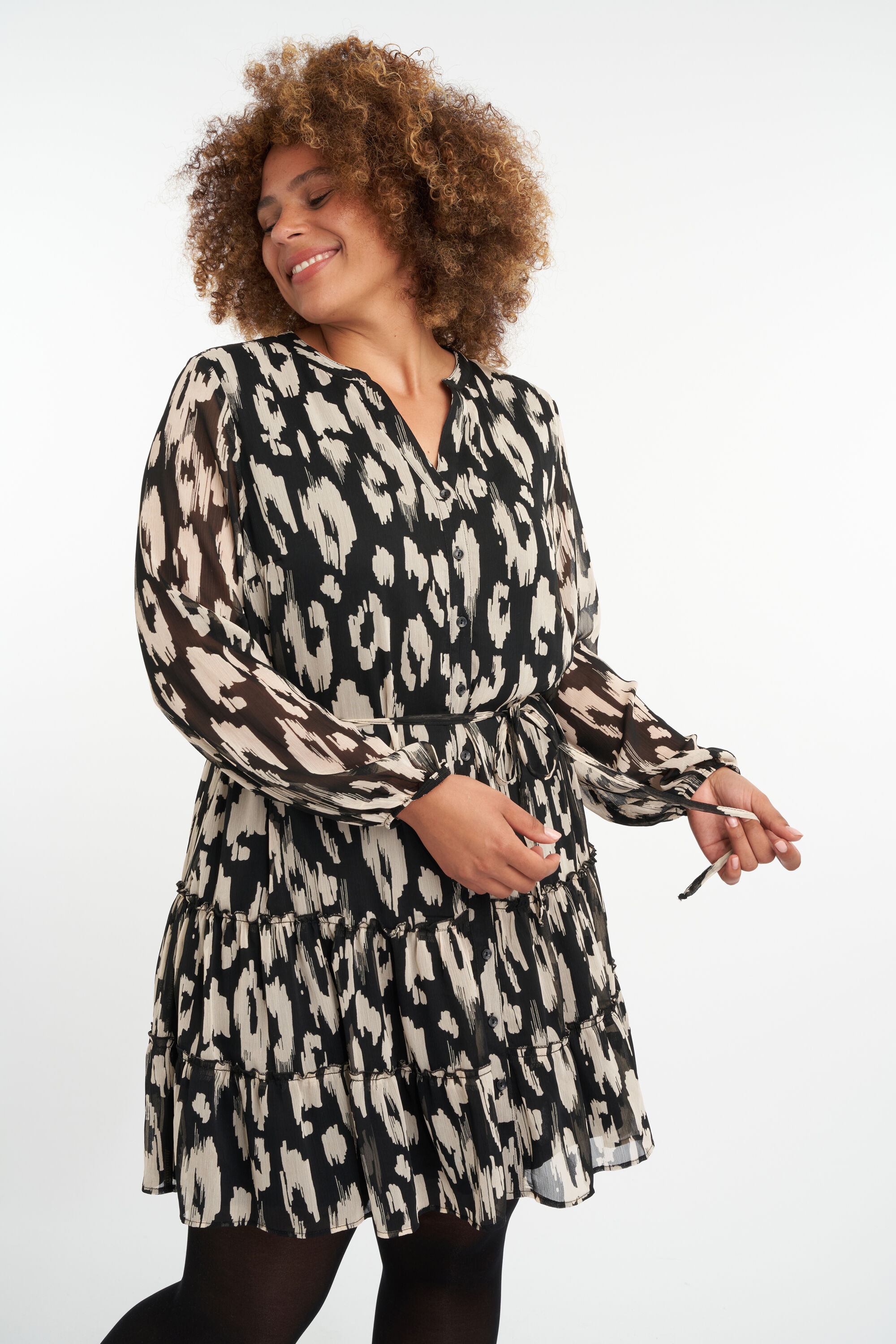 Vestido estampado con corte en A  image number 5