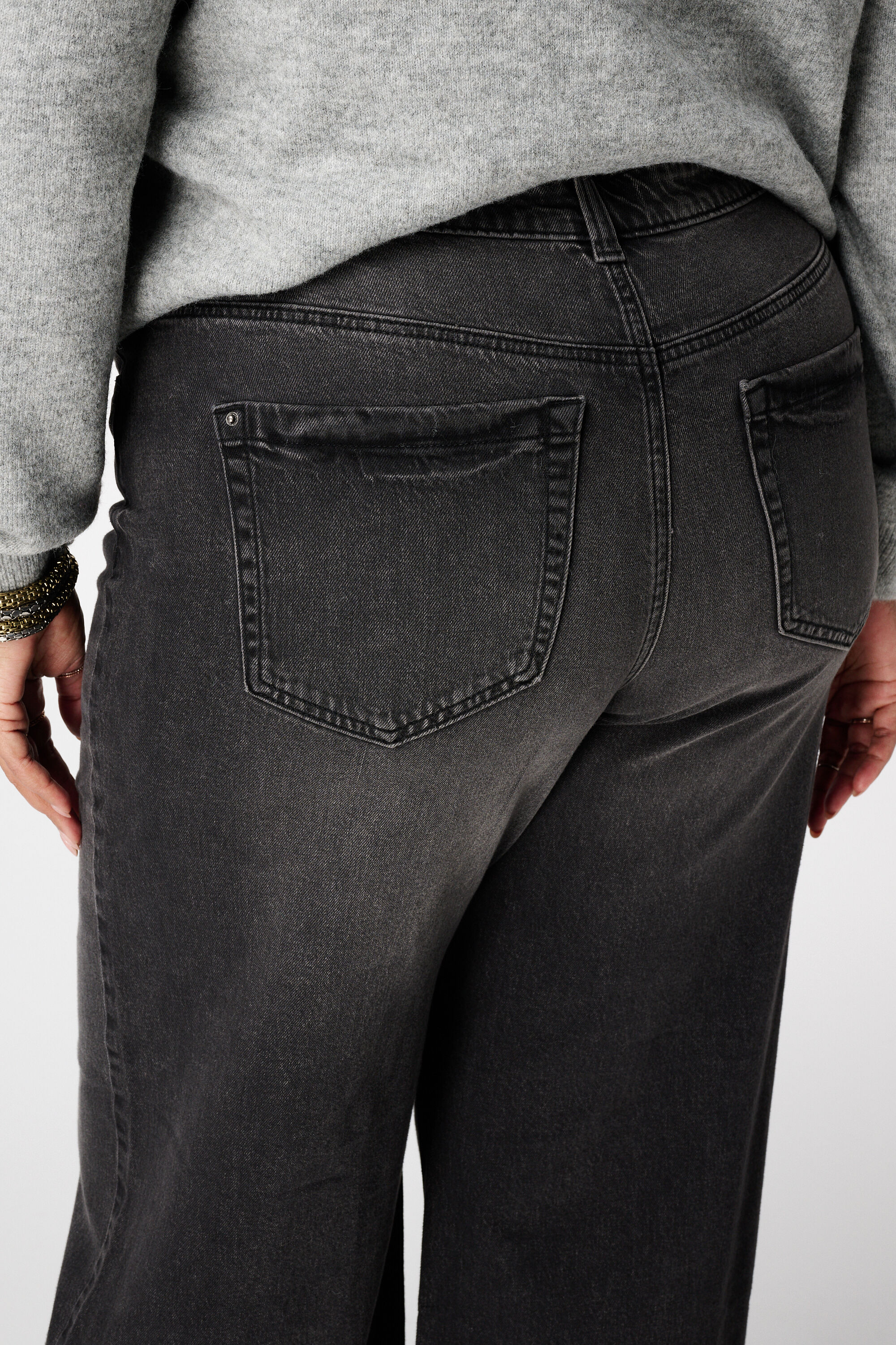 Vaqueros de pierna ancha y cintura alta image number 6