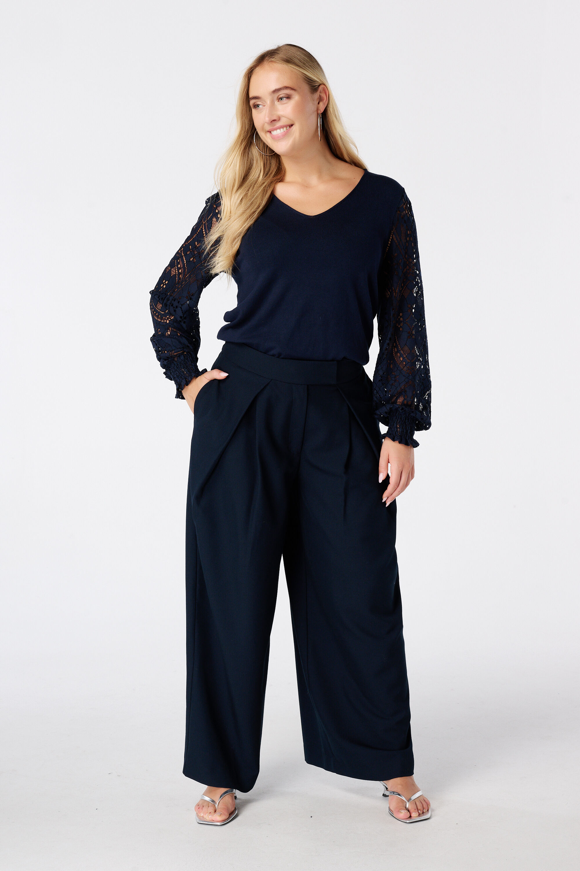 Pantal&oacute;n de pernera ancha con pliegues