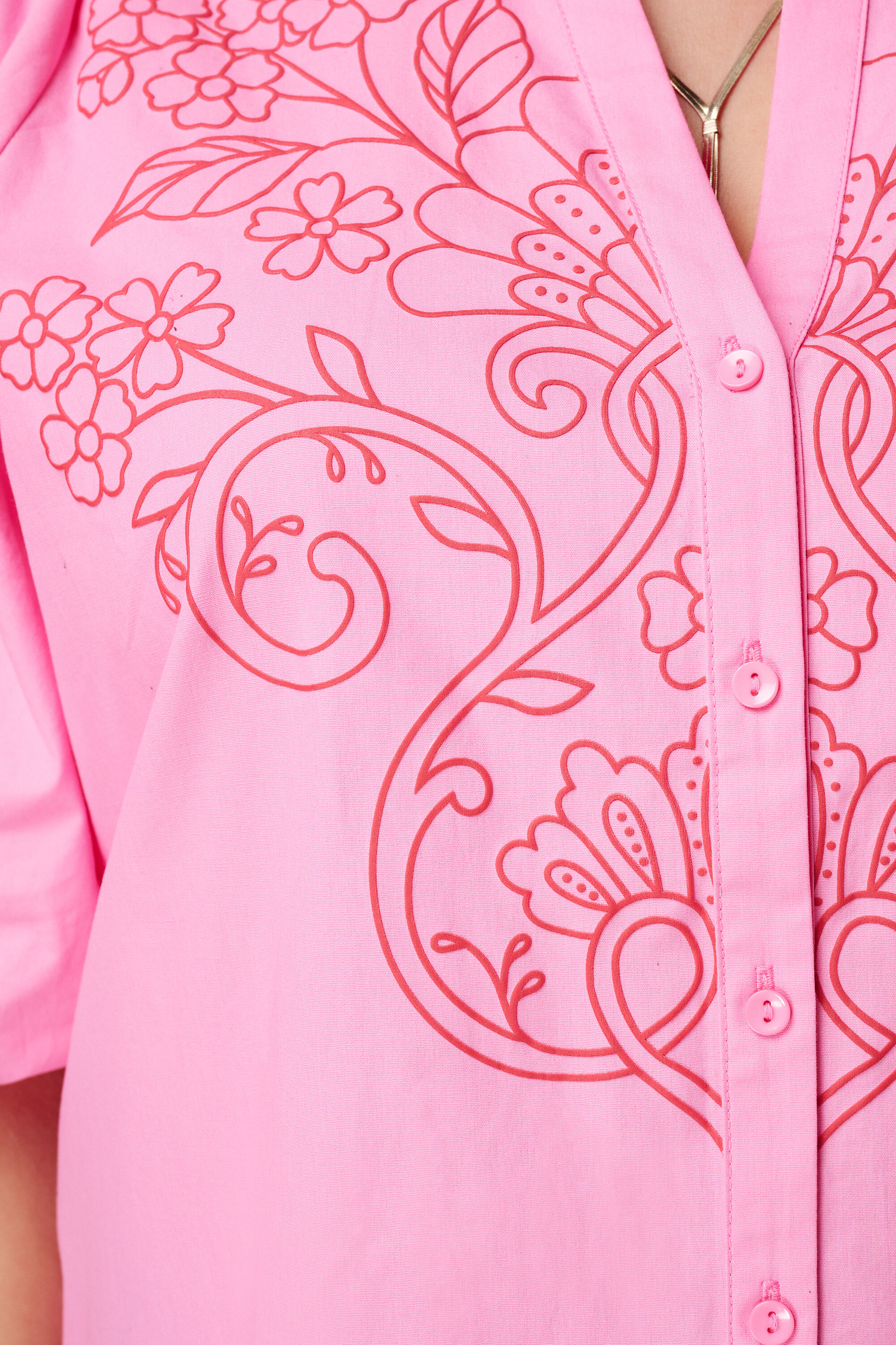 Blusa con mangas abullonadas image number 6