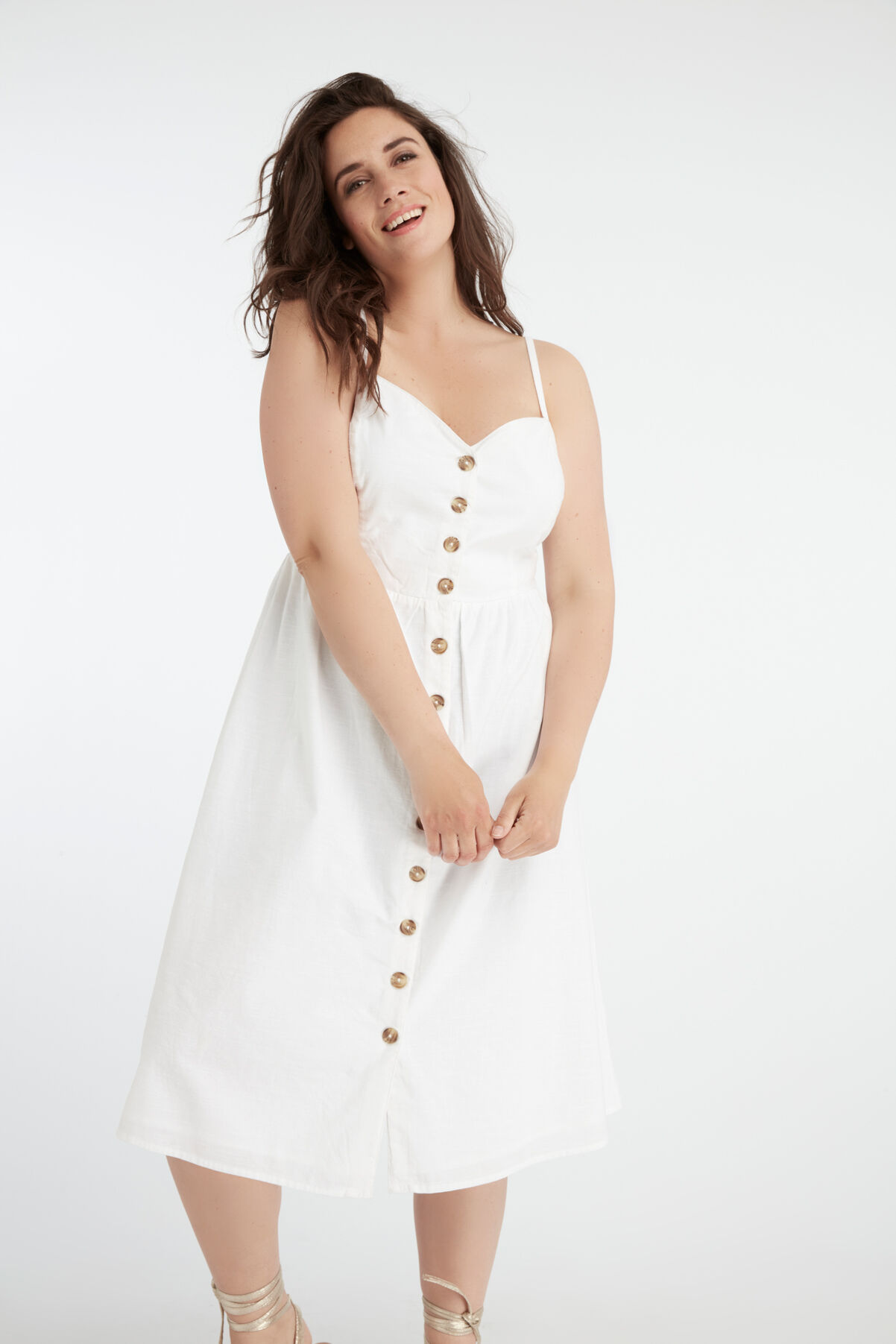 Vestido de botones  image number 6