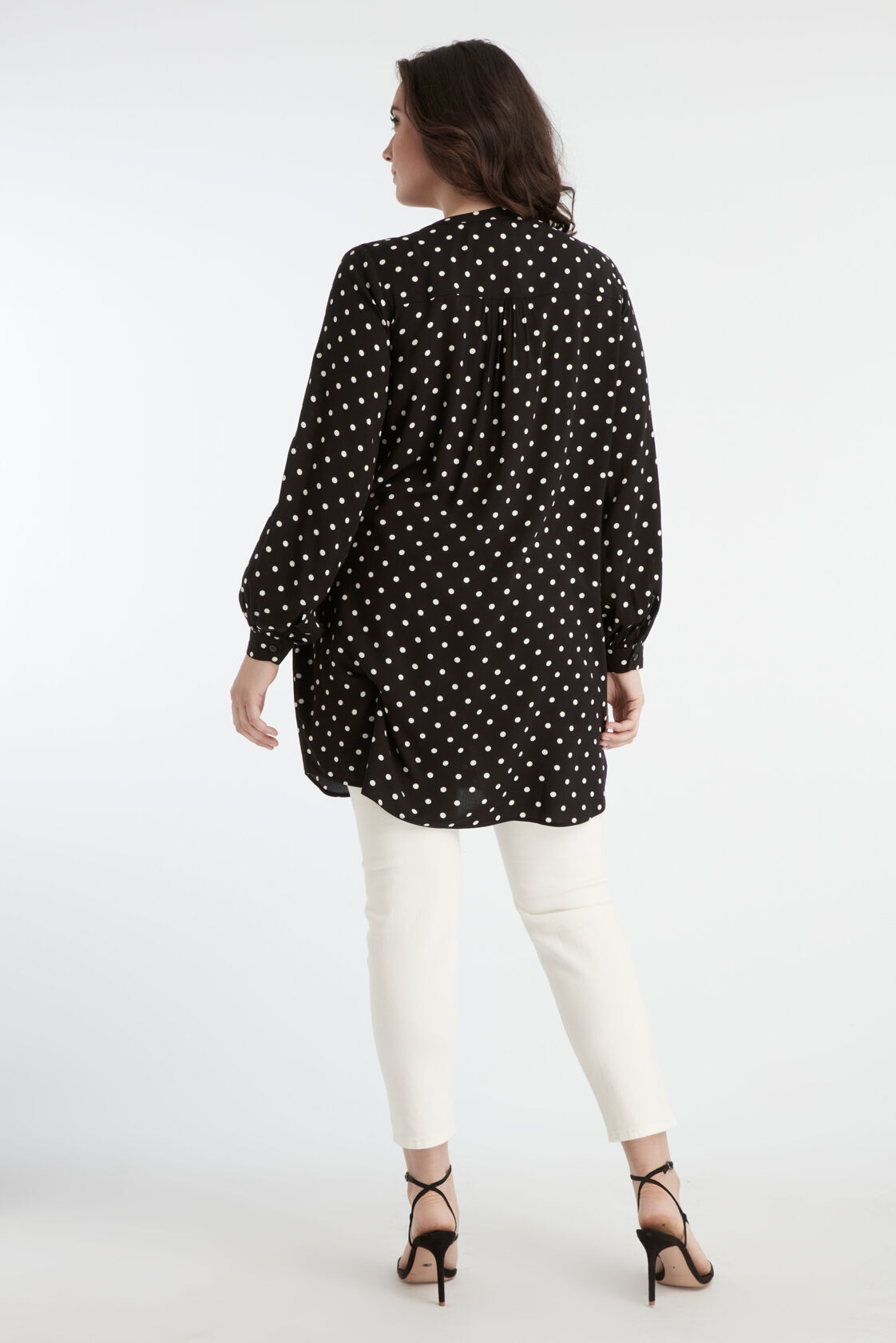 Blusa tipo t&uacute;nica de lunares image number 4