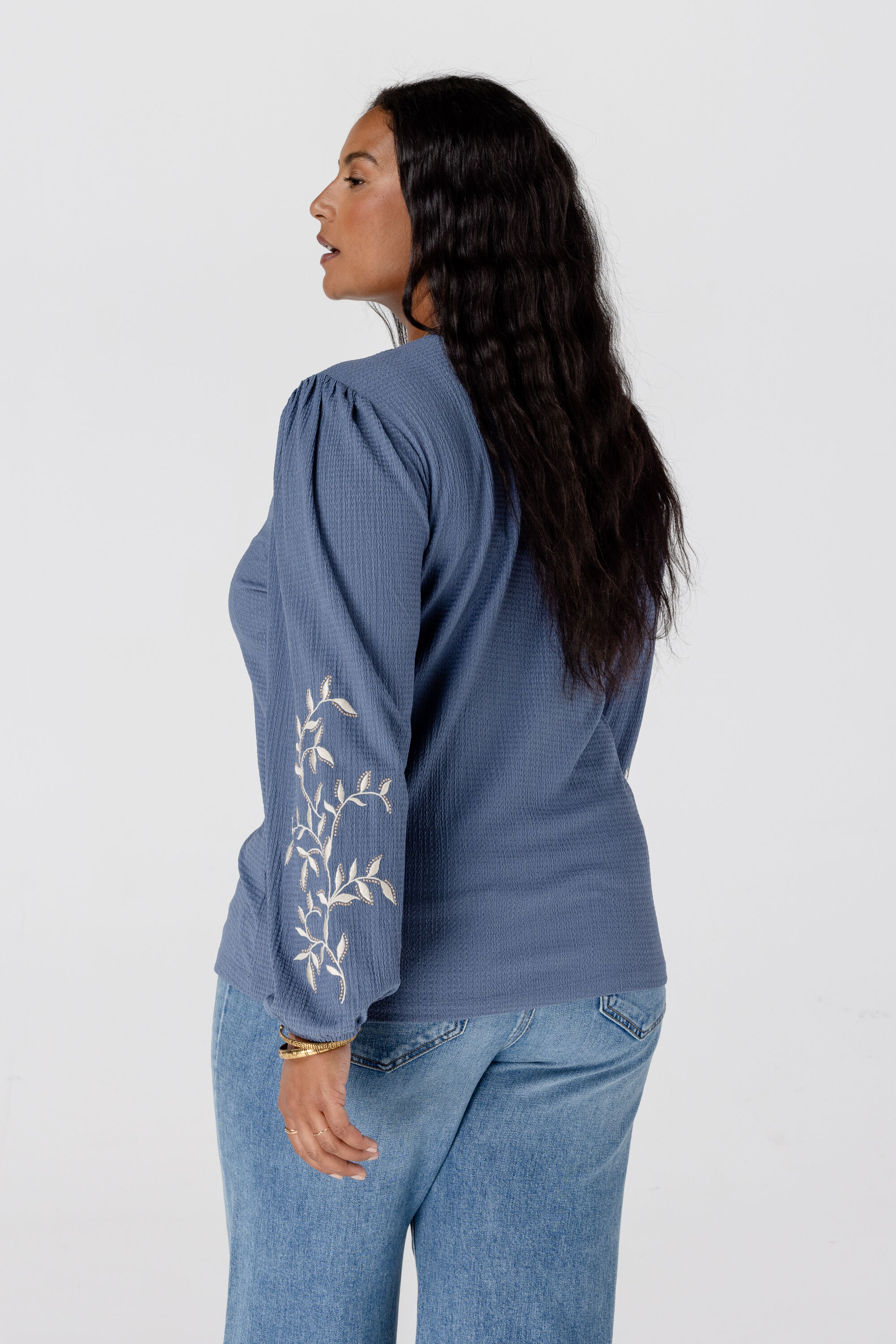 Top con bordado image number 3