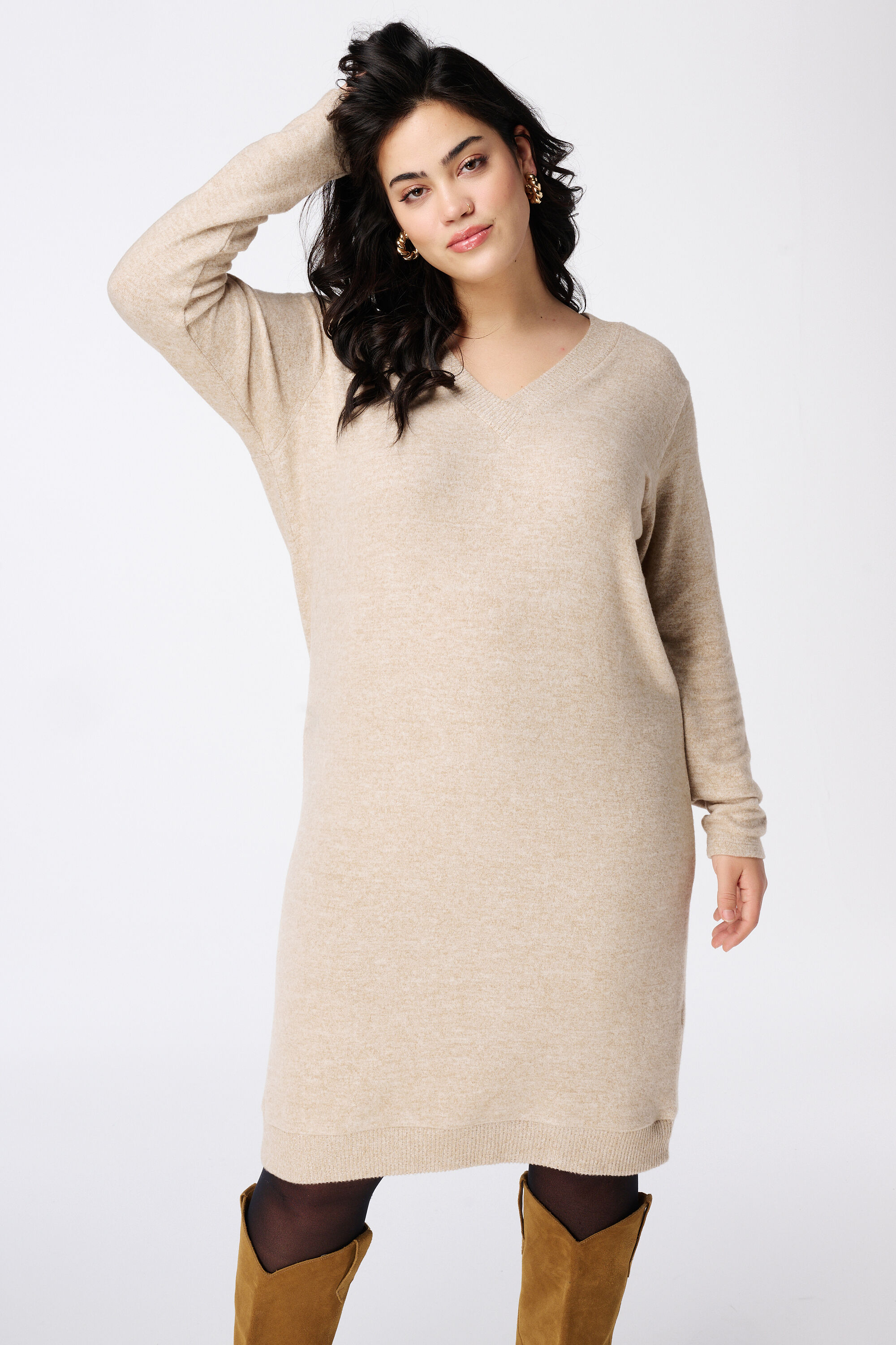 Vestido suave con escote en V  image number 5