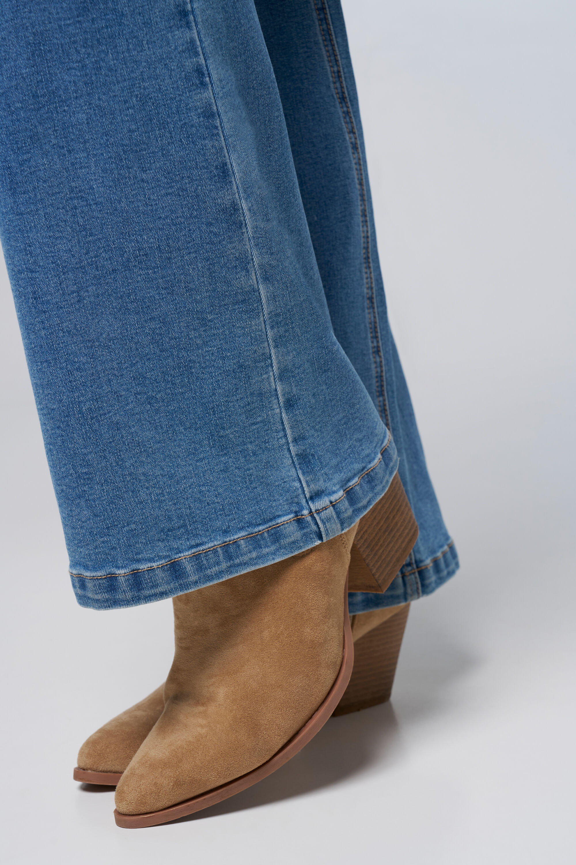 Vaqueros JASMIN acampanados image number 4