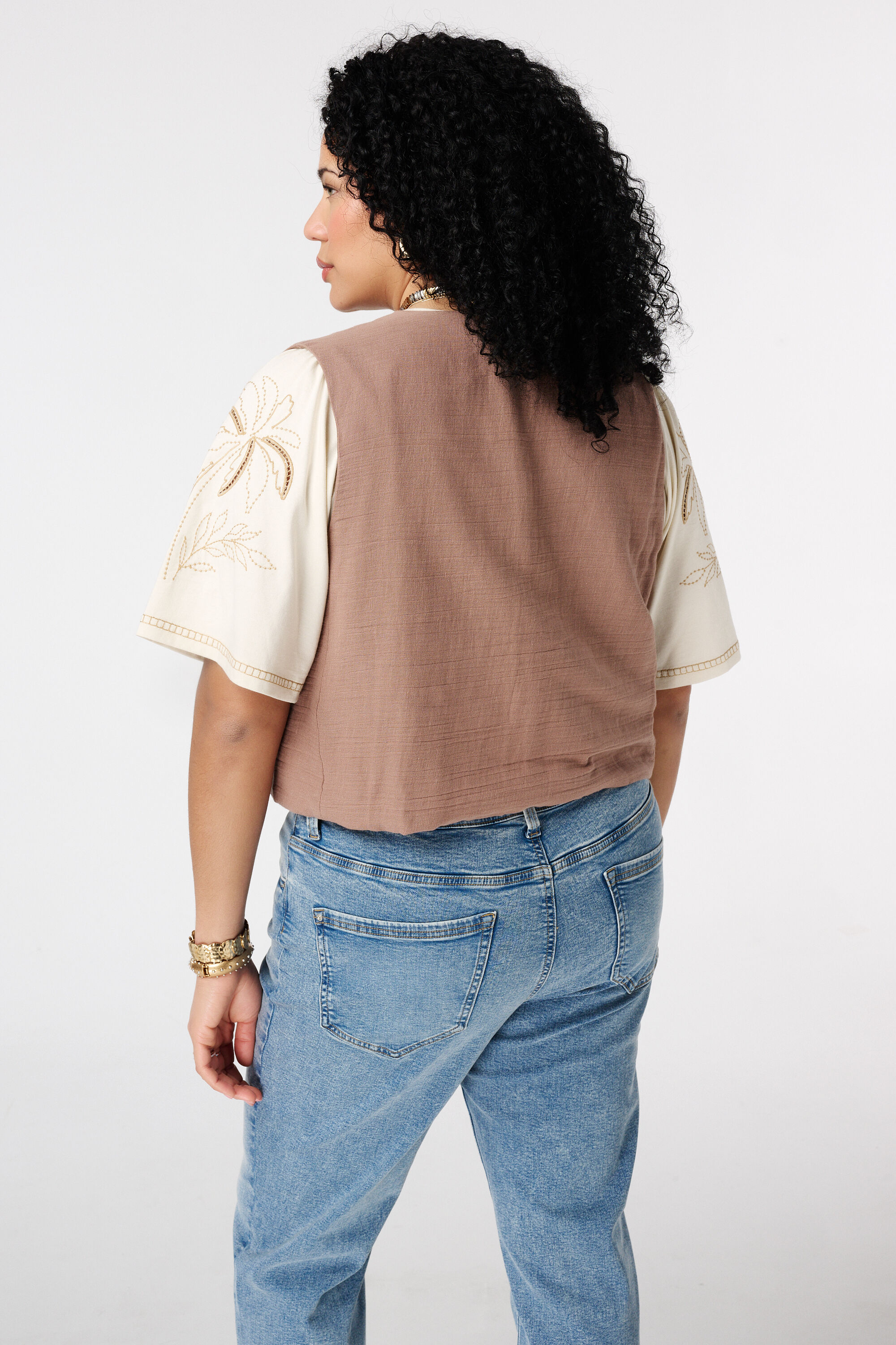 Chaleco con bordado image number 3