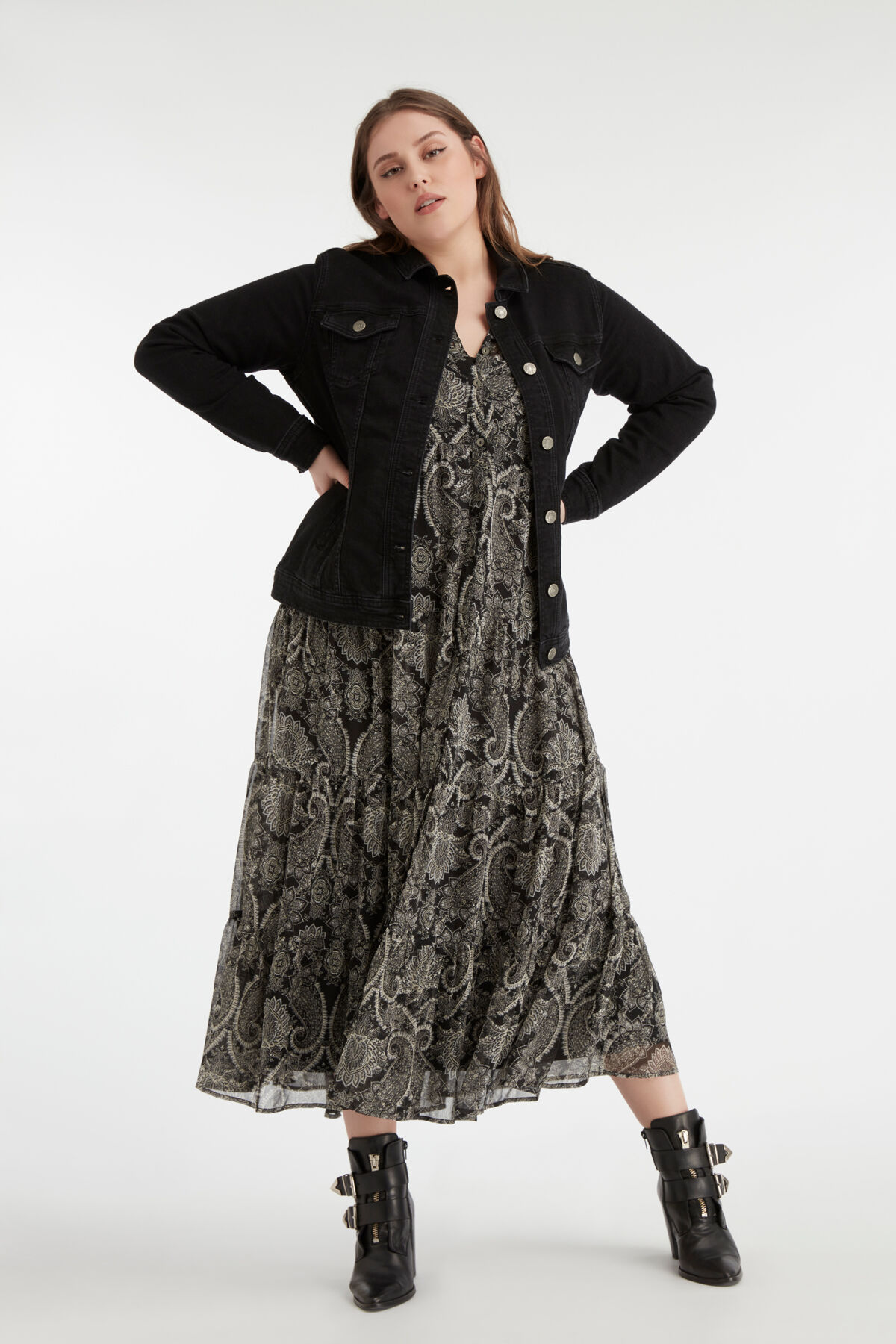 Chaqueta vaquera negra image number 3