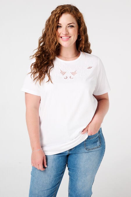 Camiseta con bordado  Camiseta con bordado