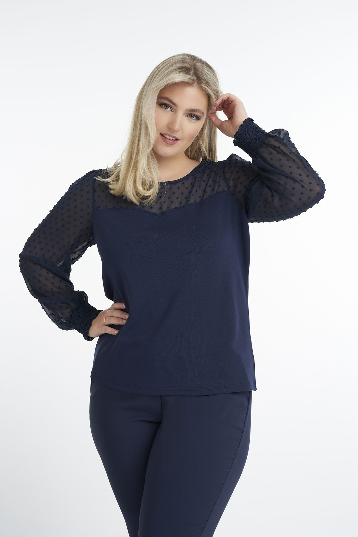 Top con mangas transparentes  image number 4