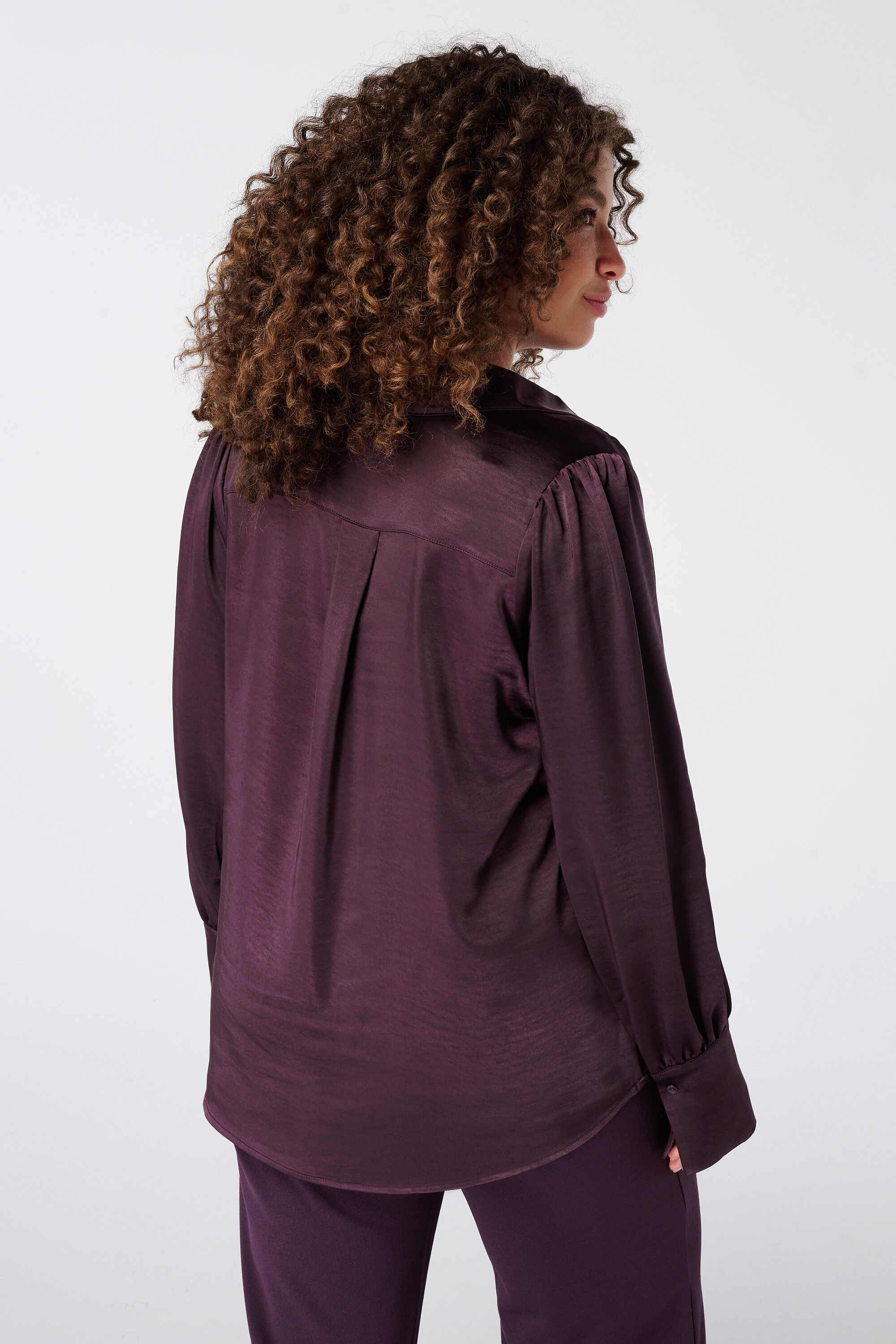 Blusa con acabado satinado image number 3