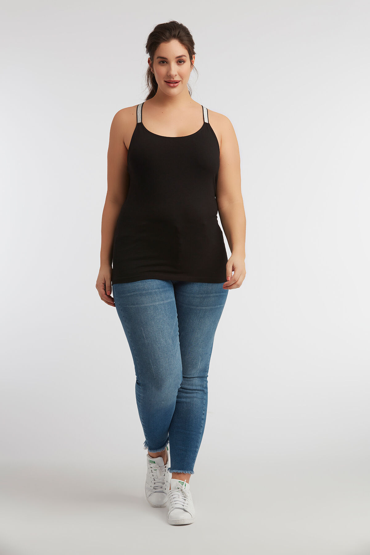 Top sin mangas con tirantes cruzados image number 4