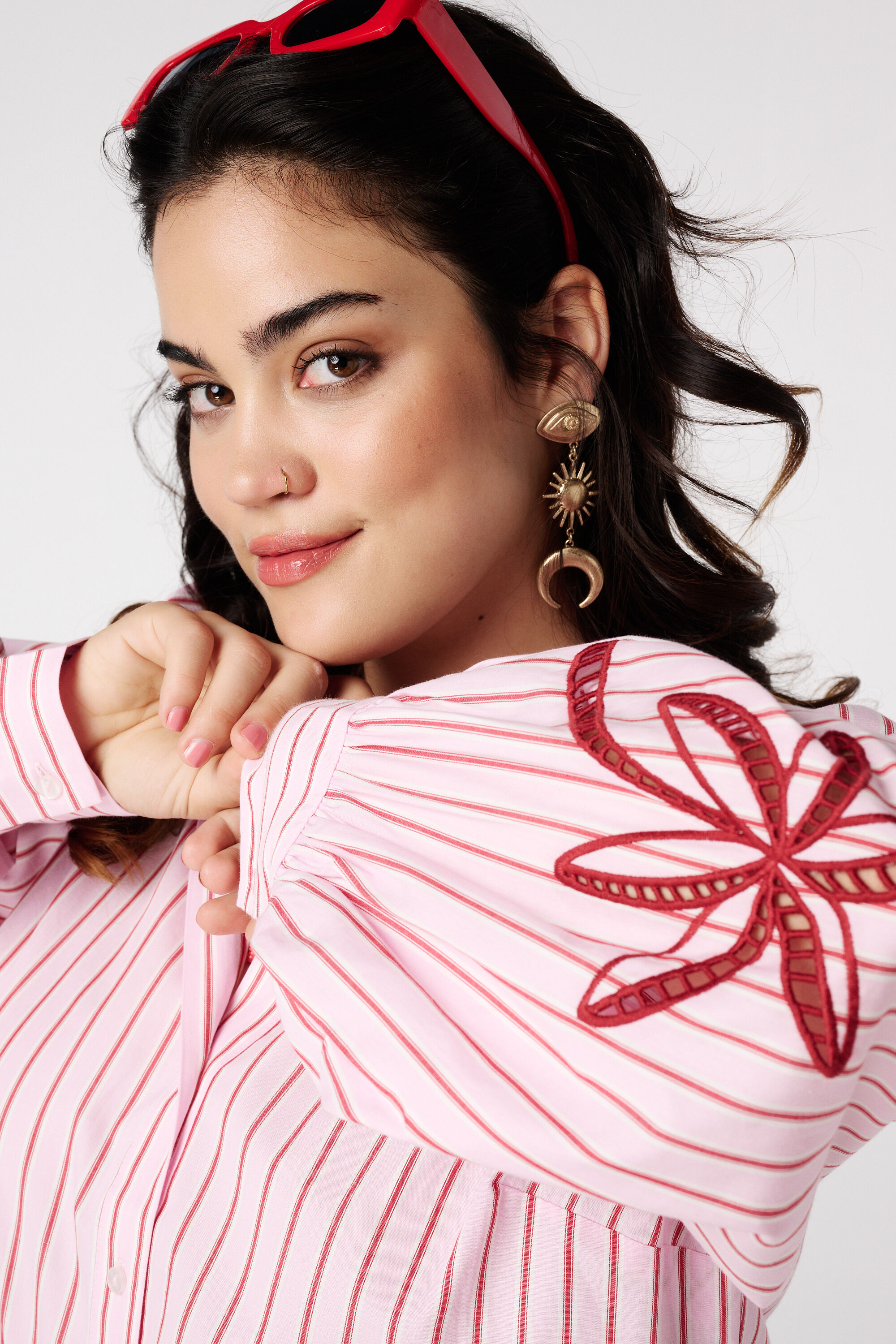 Blusa con mangas bordadas image number 4