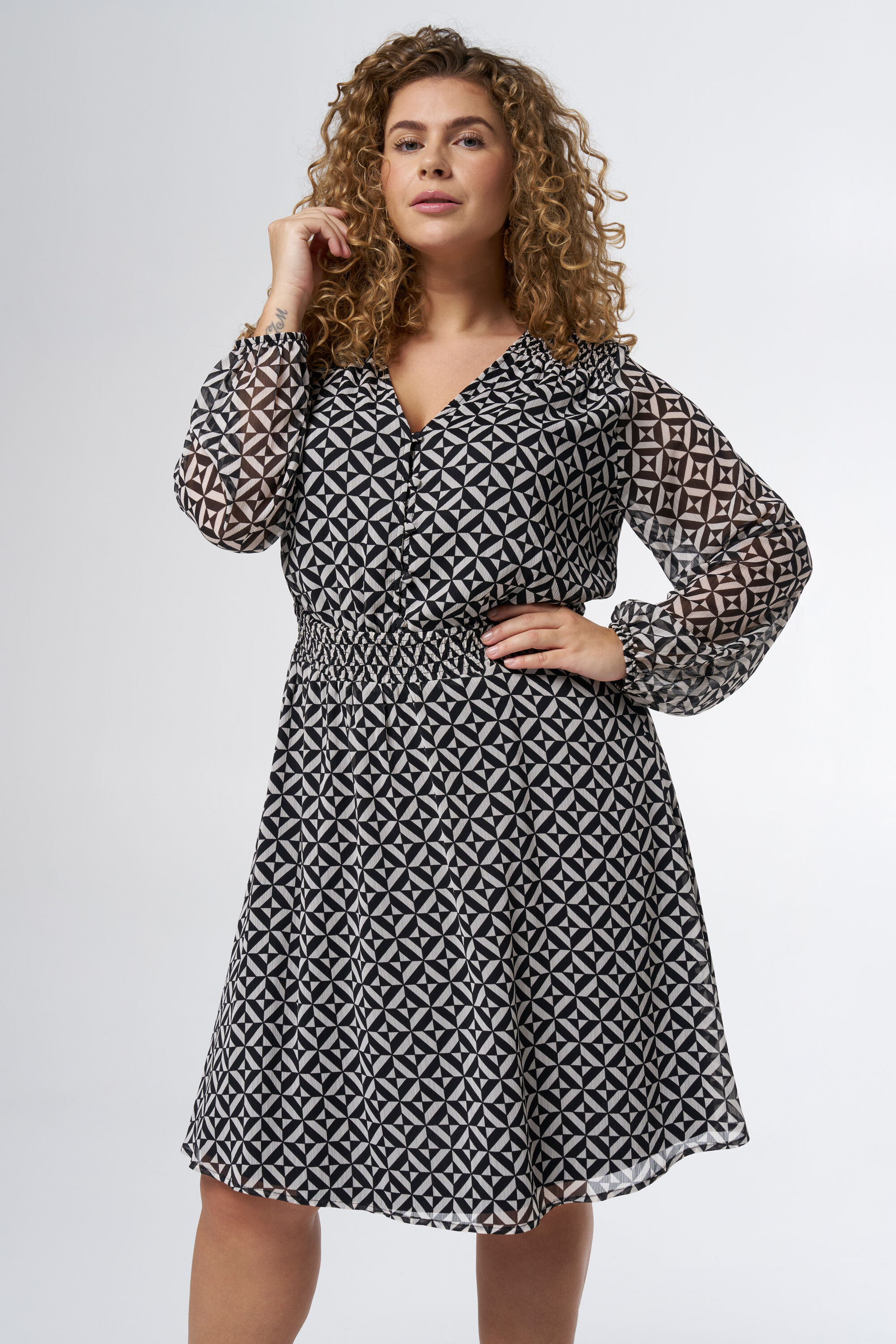 Vestido con estampado gr&aacute;fico image number 6