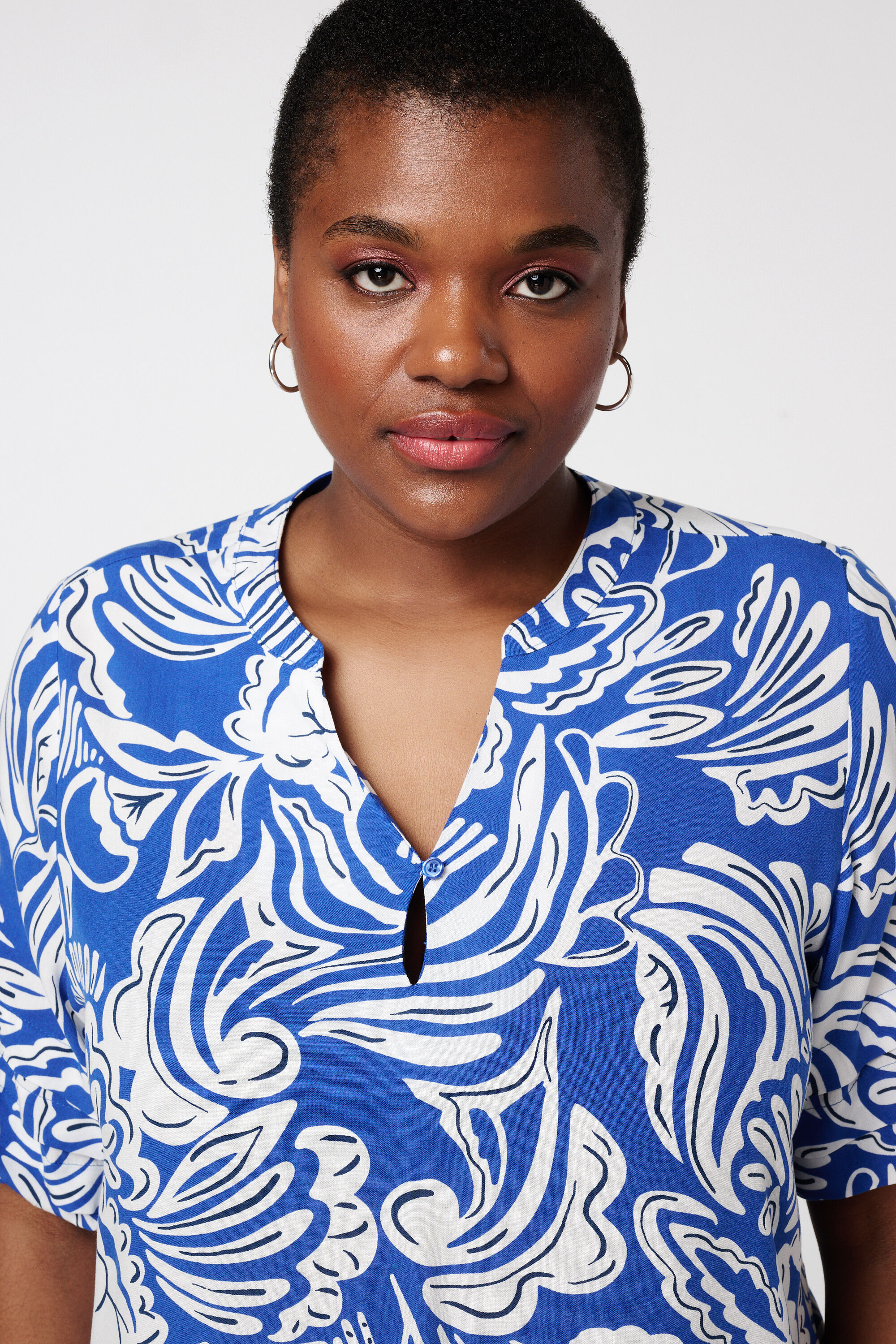 Blusa con estampado y mangas divertidas image number 4