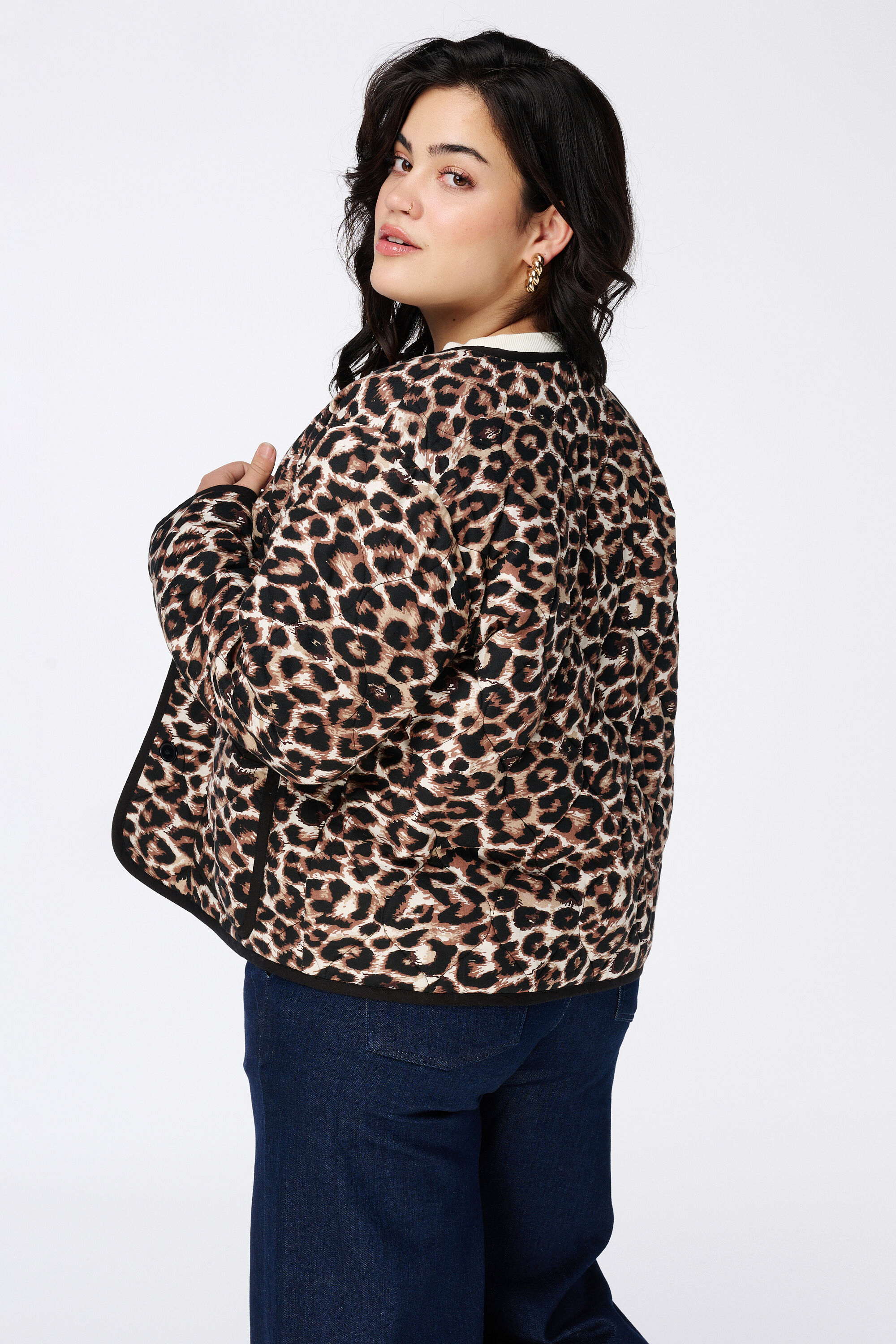 Chaqueta acolchada con estampado de leopardo image number 3
