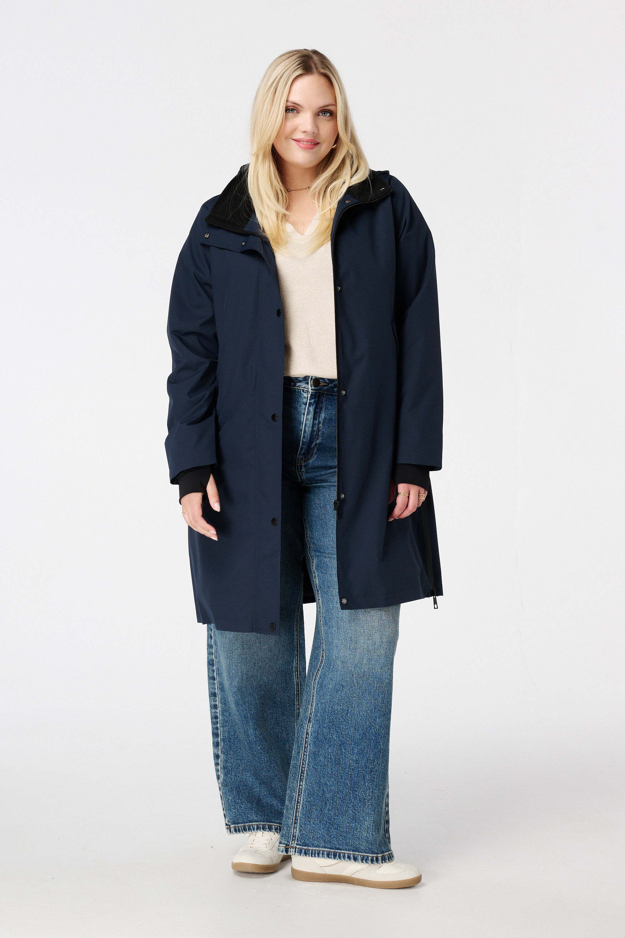 Impermeable image number 5