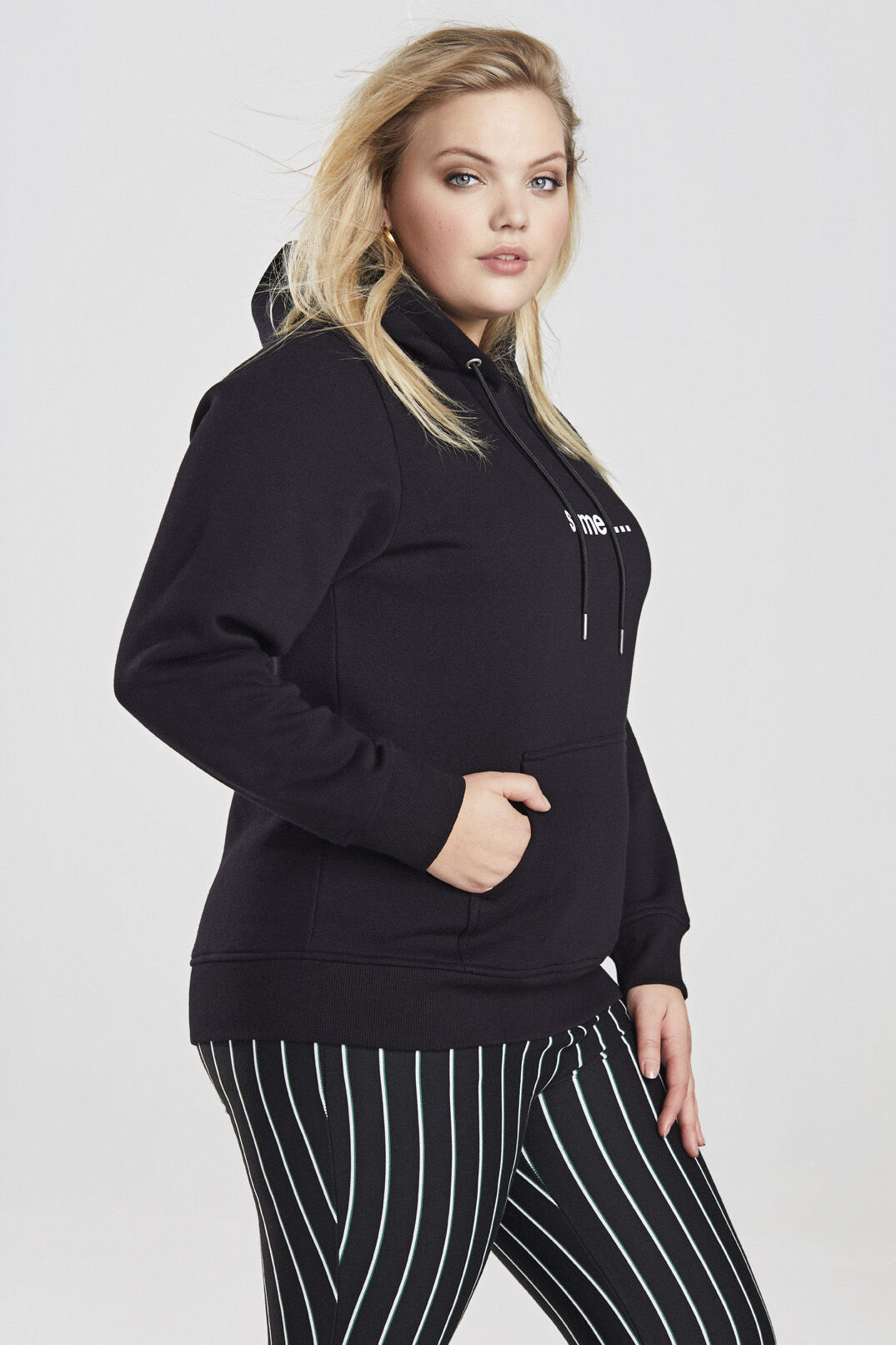 Sudadera con texto impreso image number 4