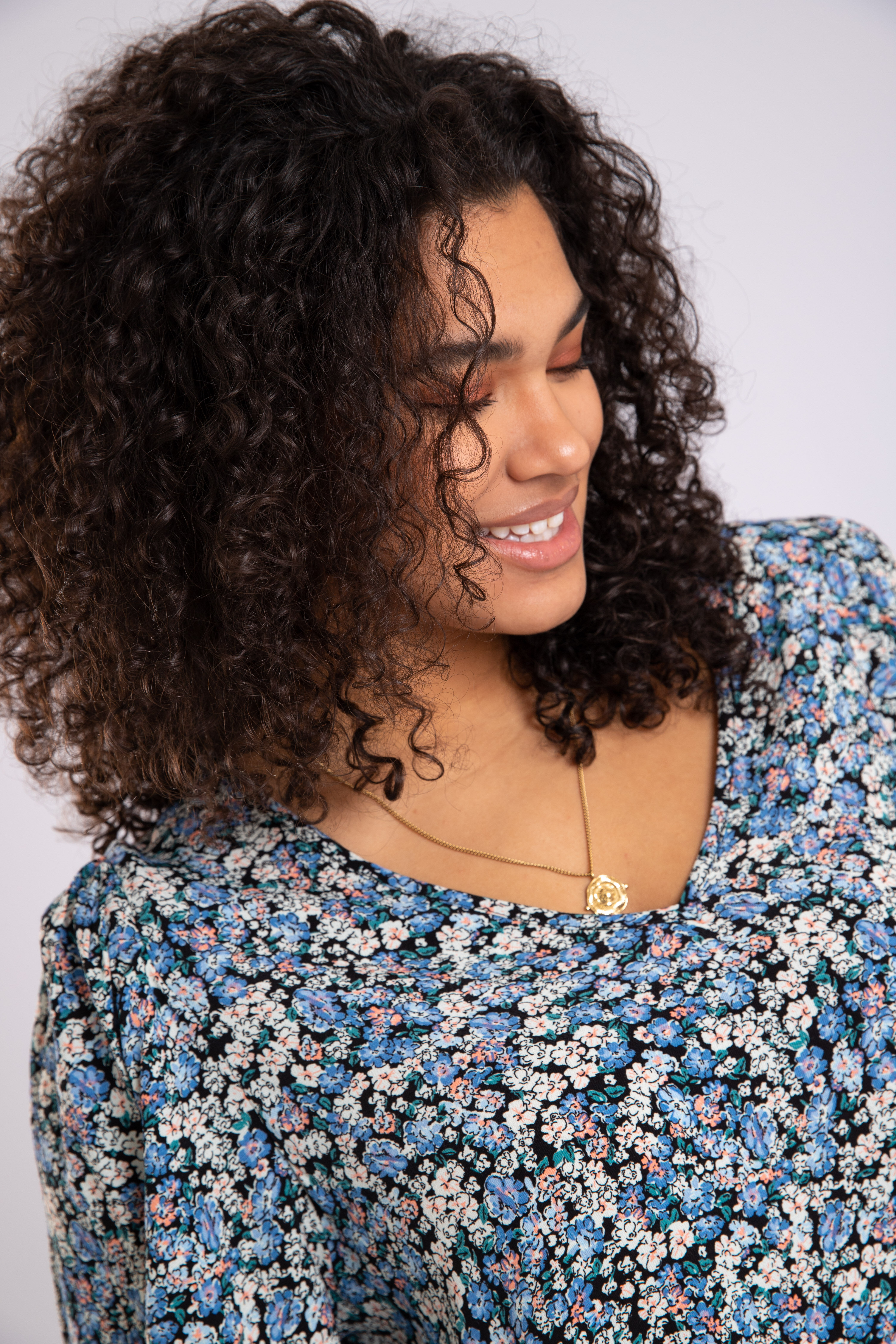 Blusa con manga abullonada  image number 5