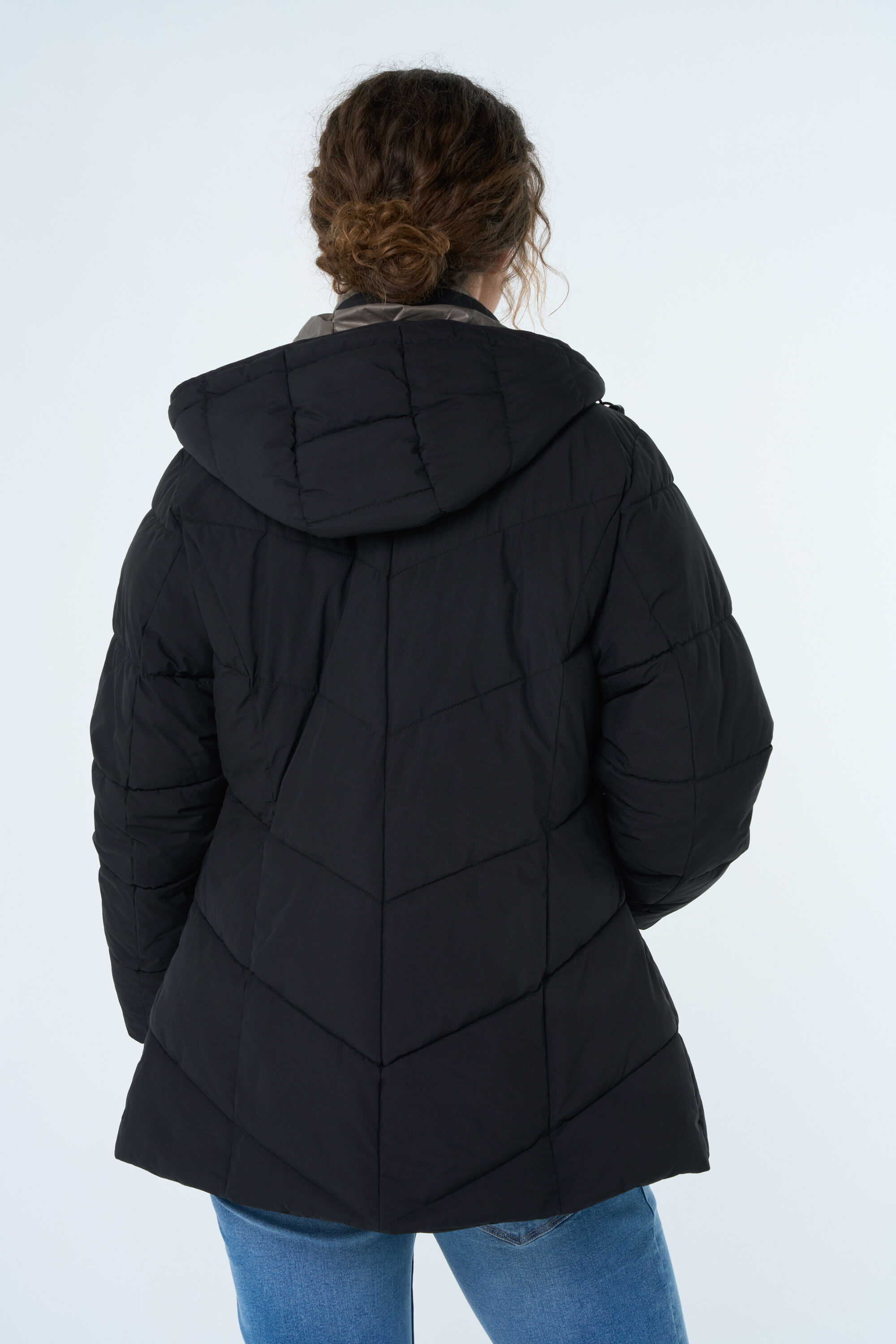 Chaqueta acolchada con capucha  image number 3