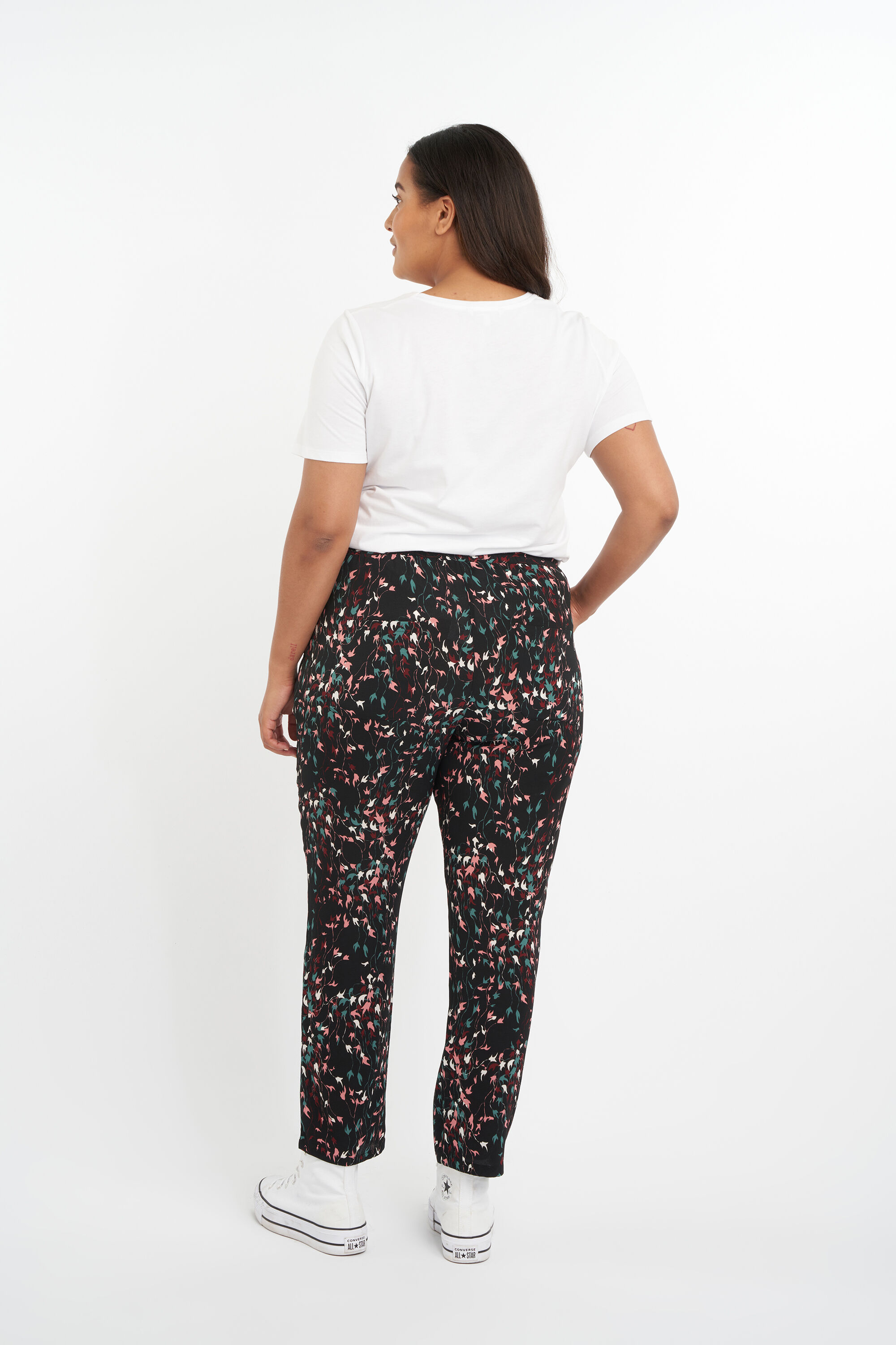 Pantalones holgados image number 3