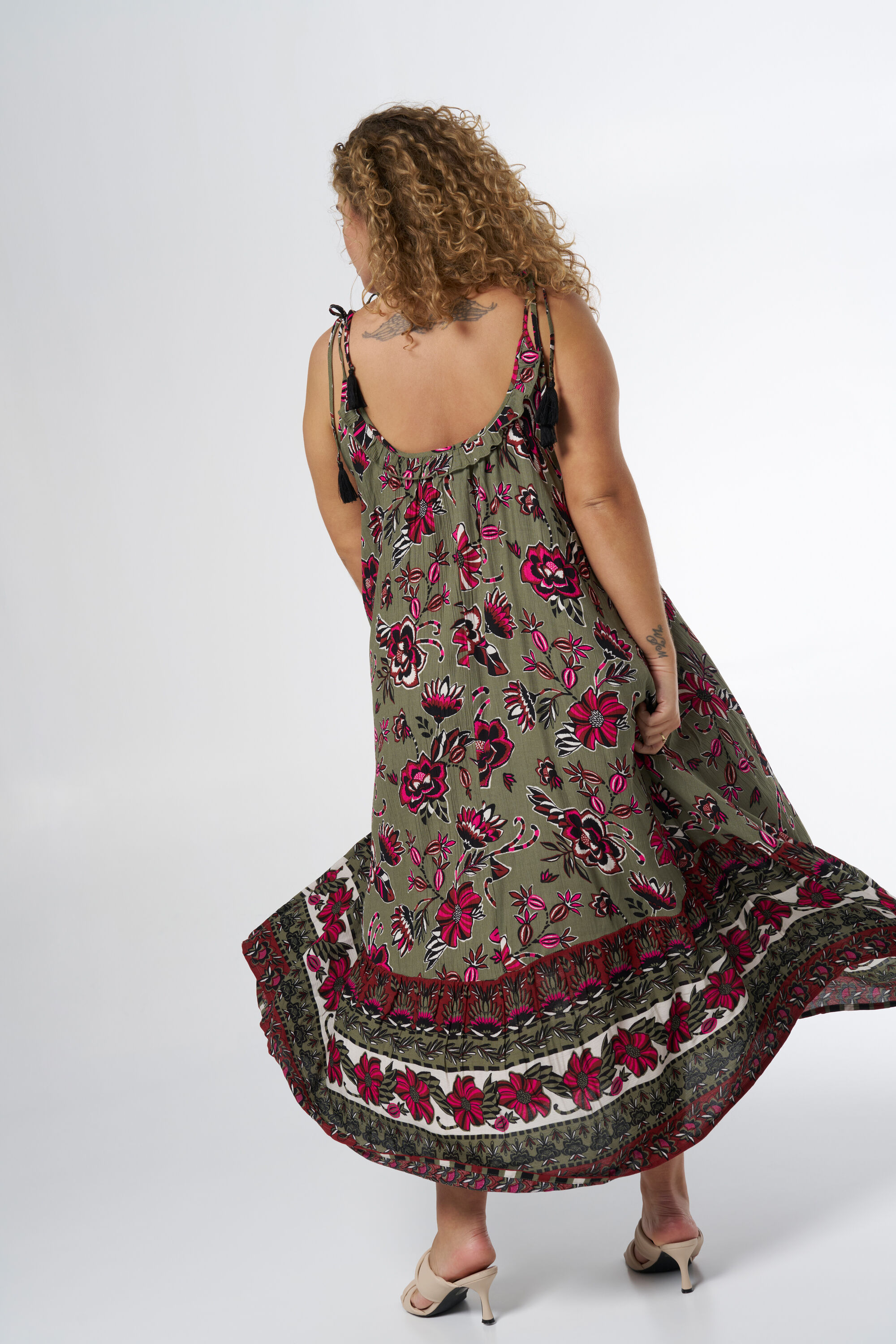 Vestido midi con estampado floral image number 3