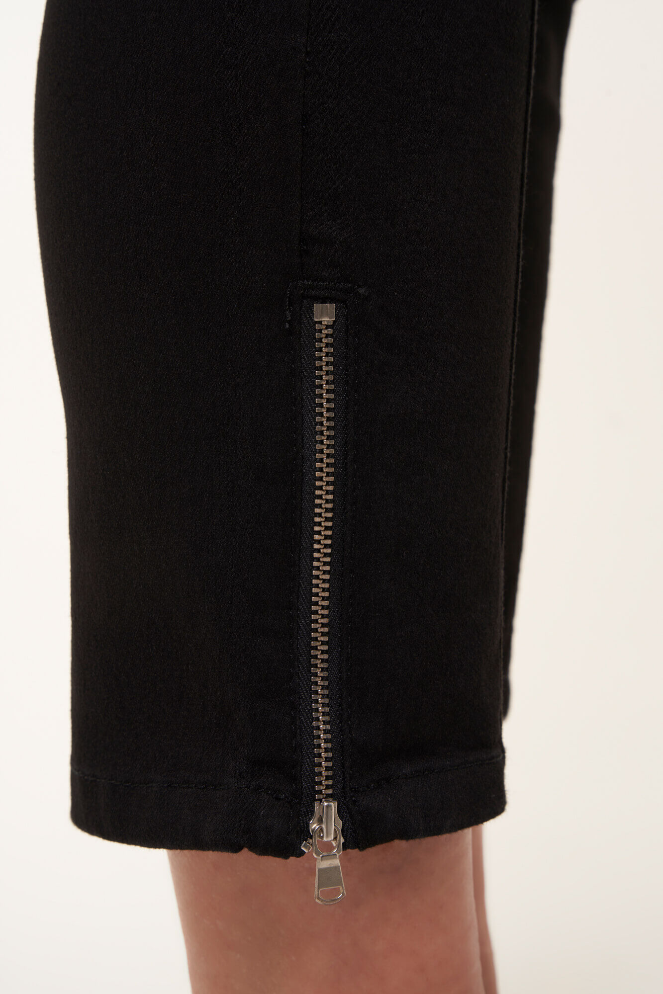 Pantalones ajustados image number 4