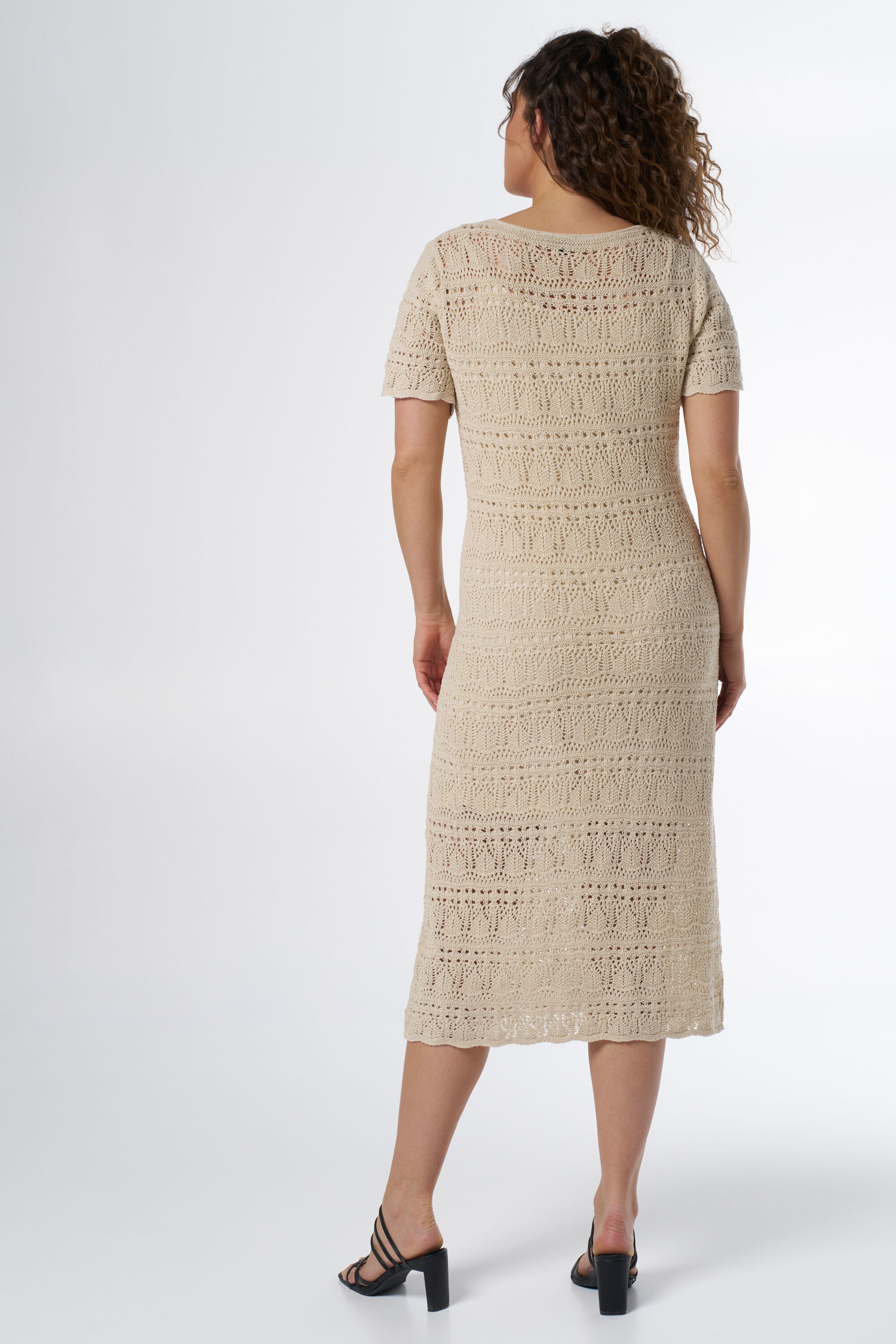 Vestido de ganchillo con un lazo como detalle image number 3