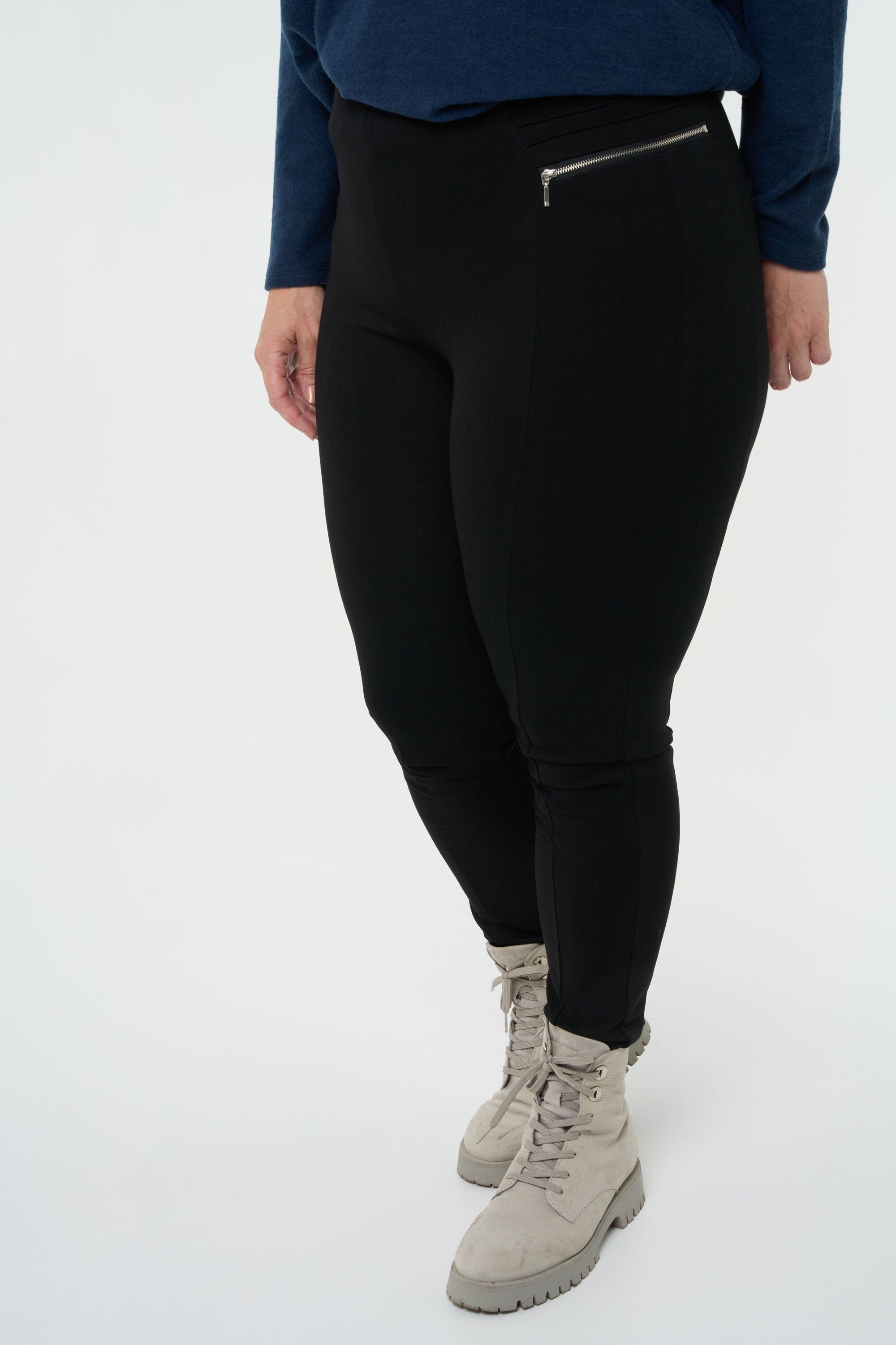 Tregging con cremalleras de adorno image number 5