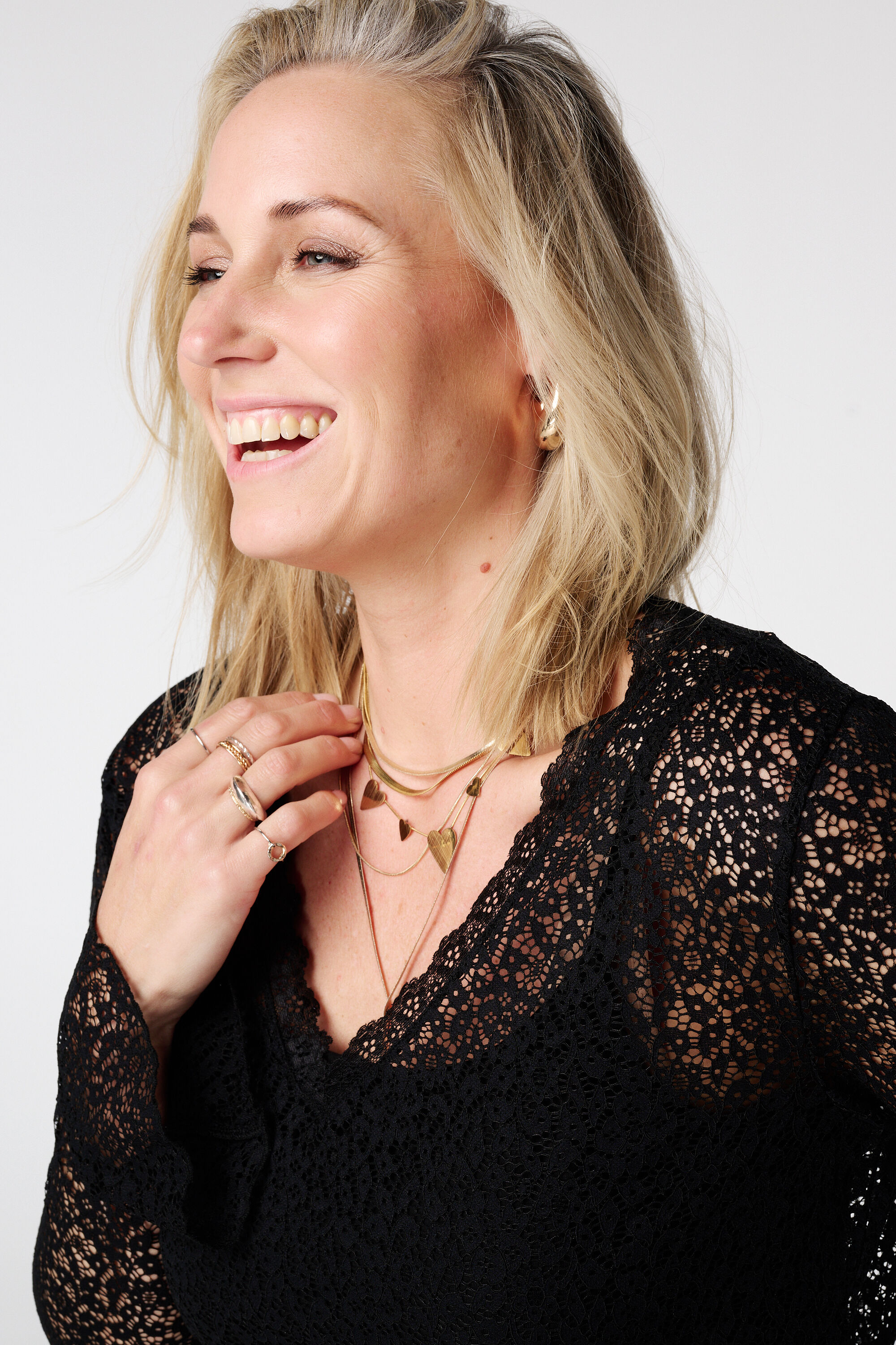 Top de encaje con mangas trompeta image number 4